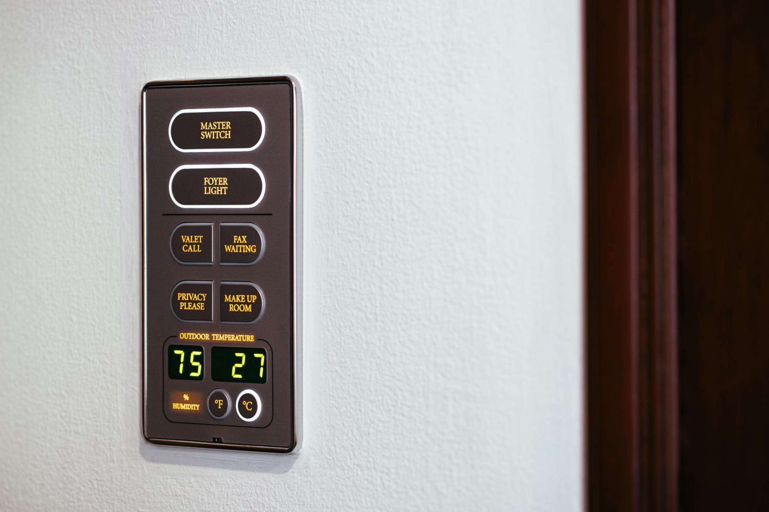 Deluxe King Room - Photo 3