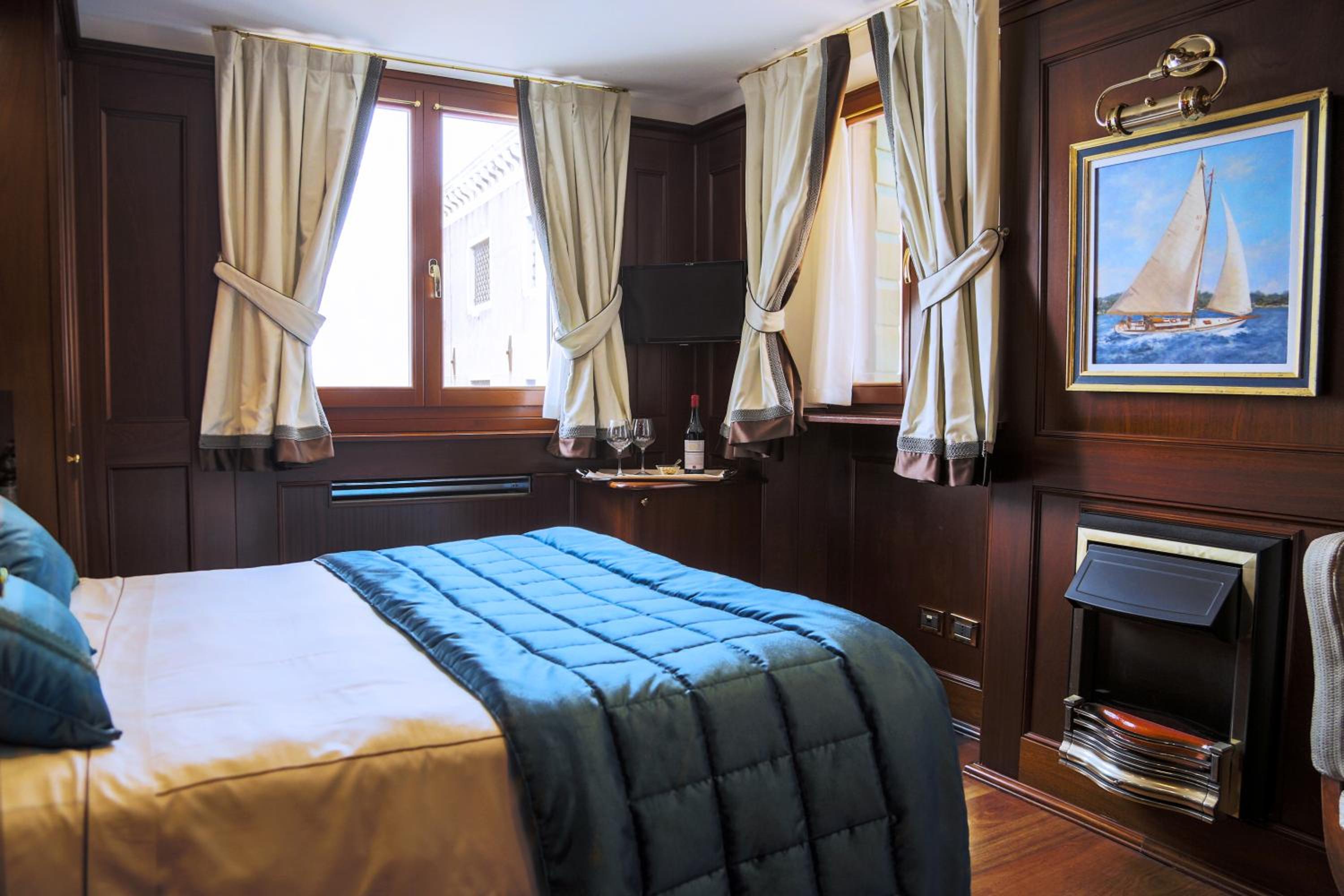 Classic Double Room with Lagoon View photo 3
