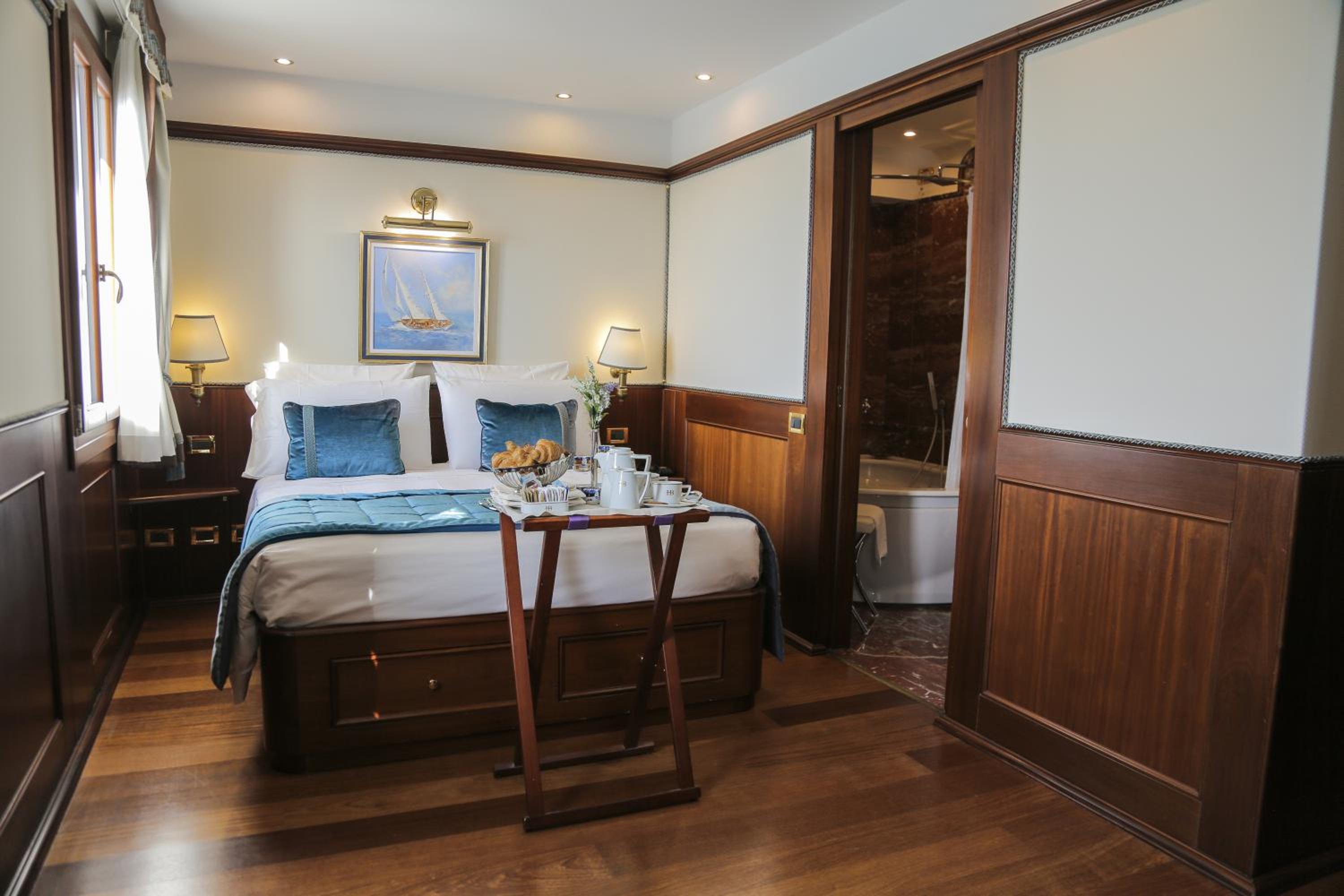 Junior Suite with Lagoon View