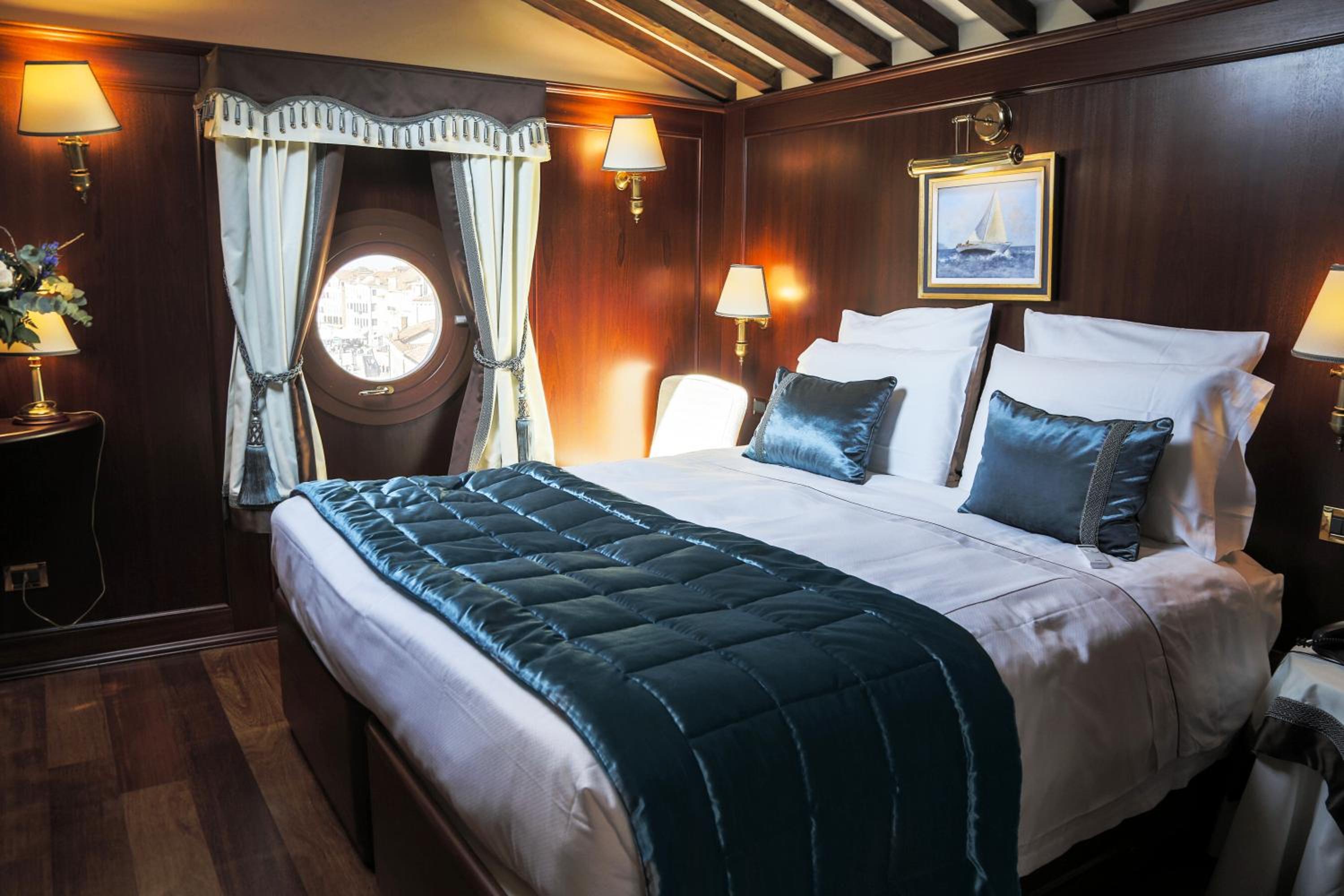 Suite with Terrace and Lagoon View