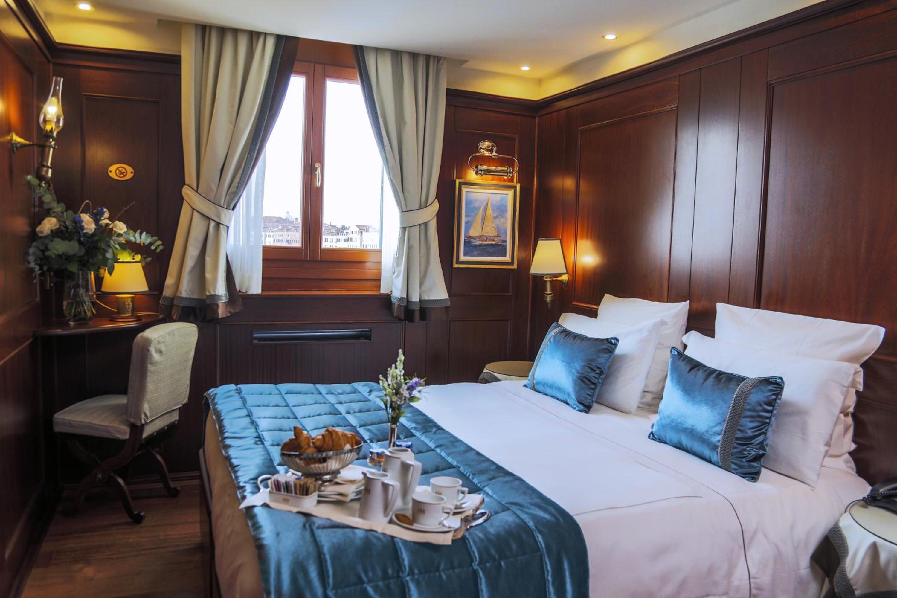 Superior Double Room with Lagoon View
