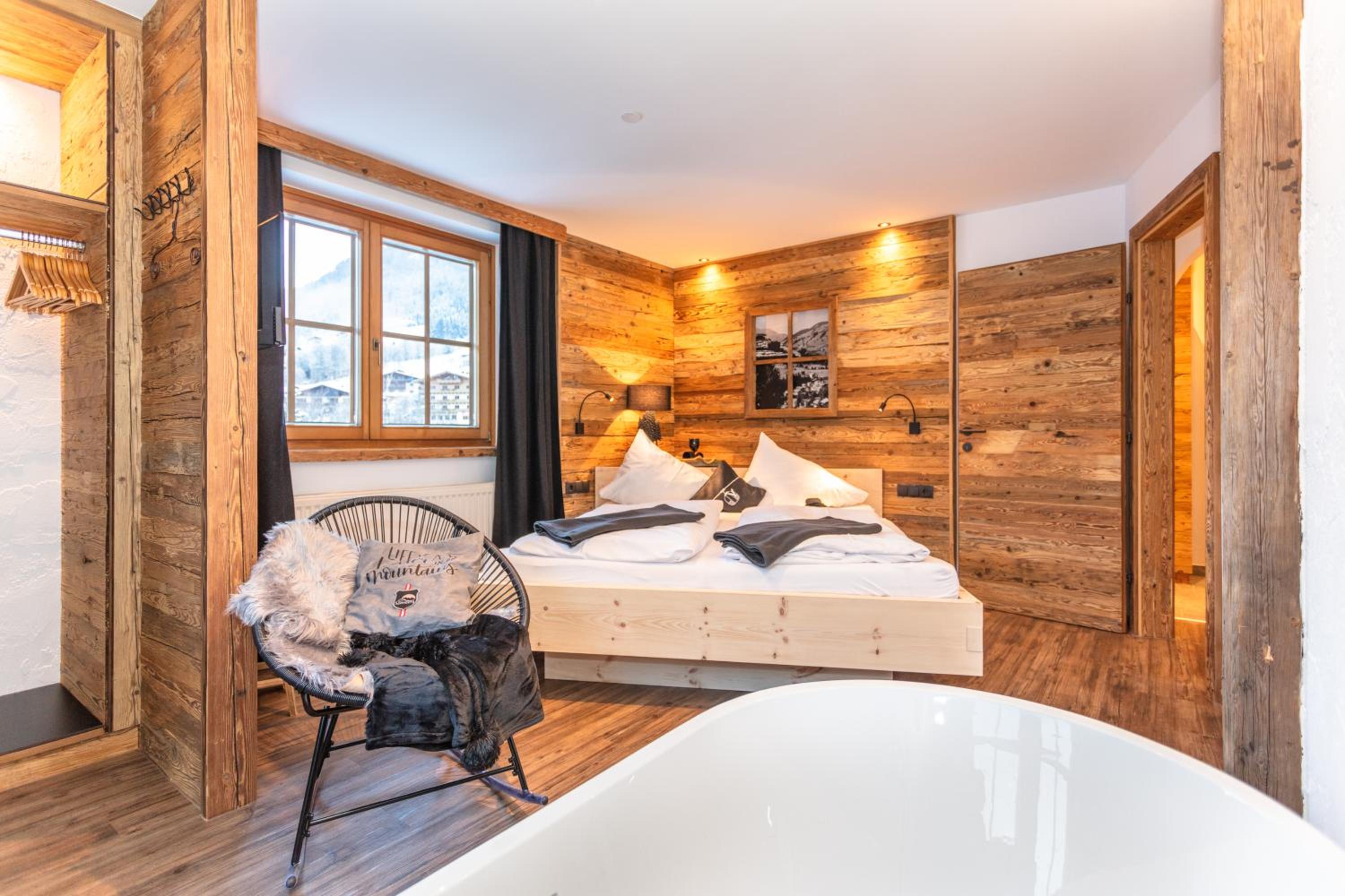 Chalet Suite with Bathtub and Kitchenette photo 2