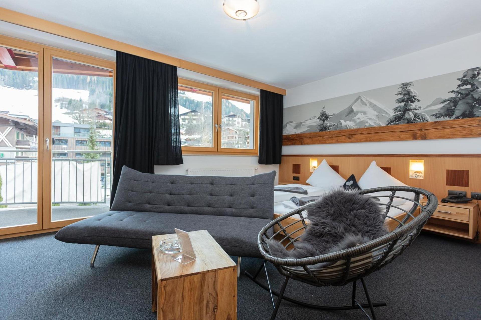 Family Suite with Balcony photo 2