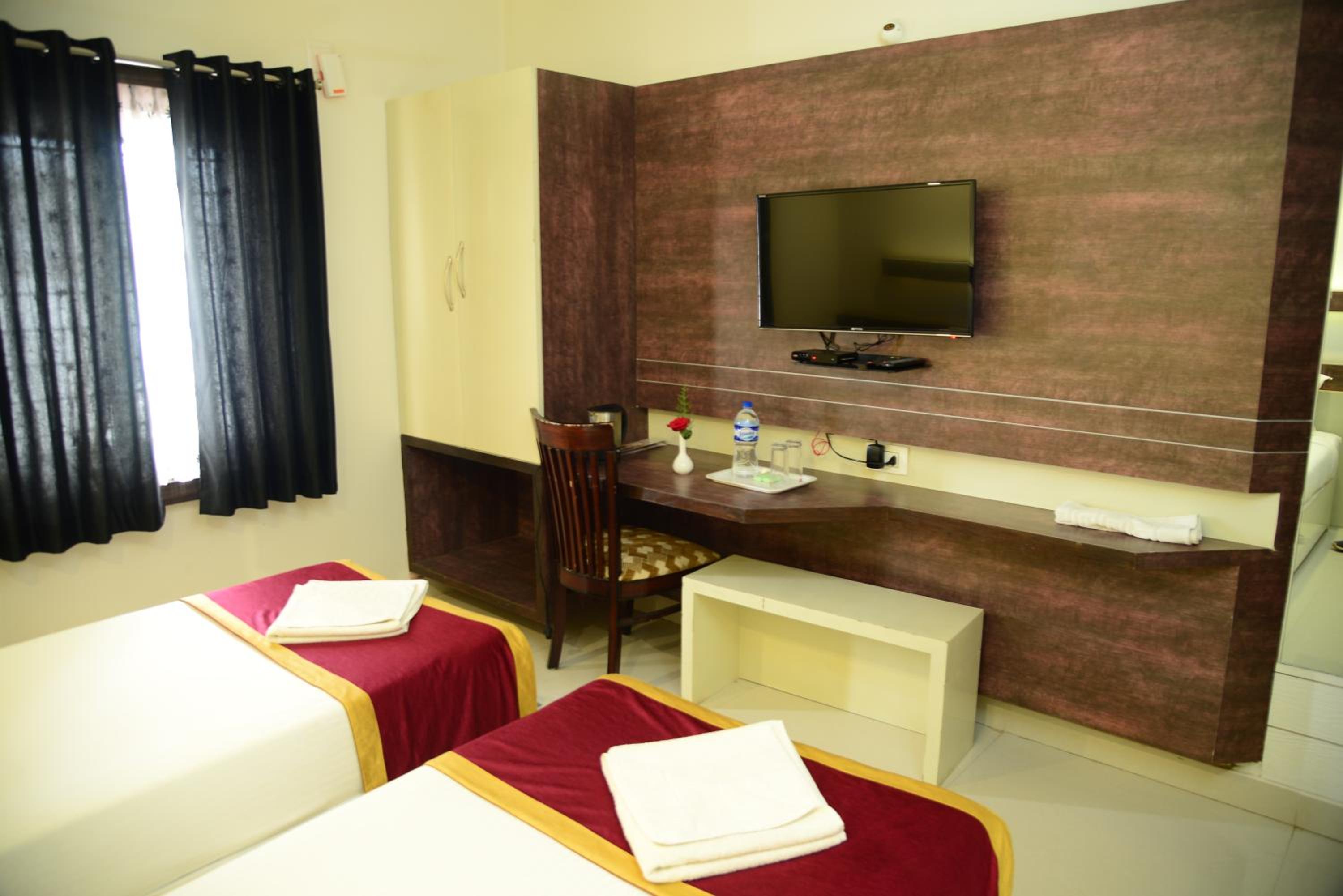 Standard Twin Room - Photo 2