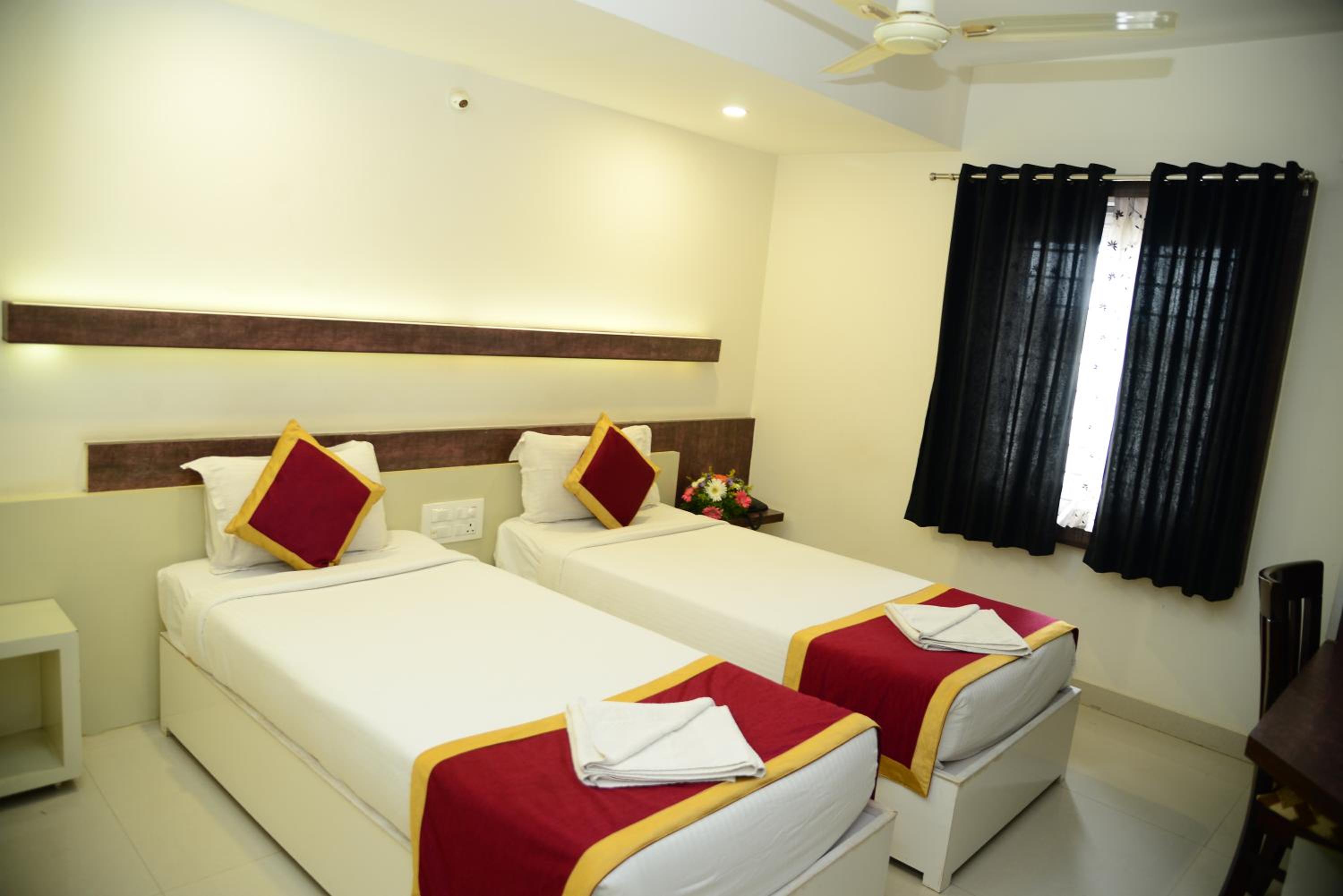 Standard Twin Room - Photo 1
