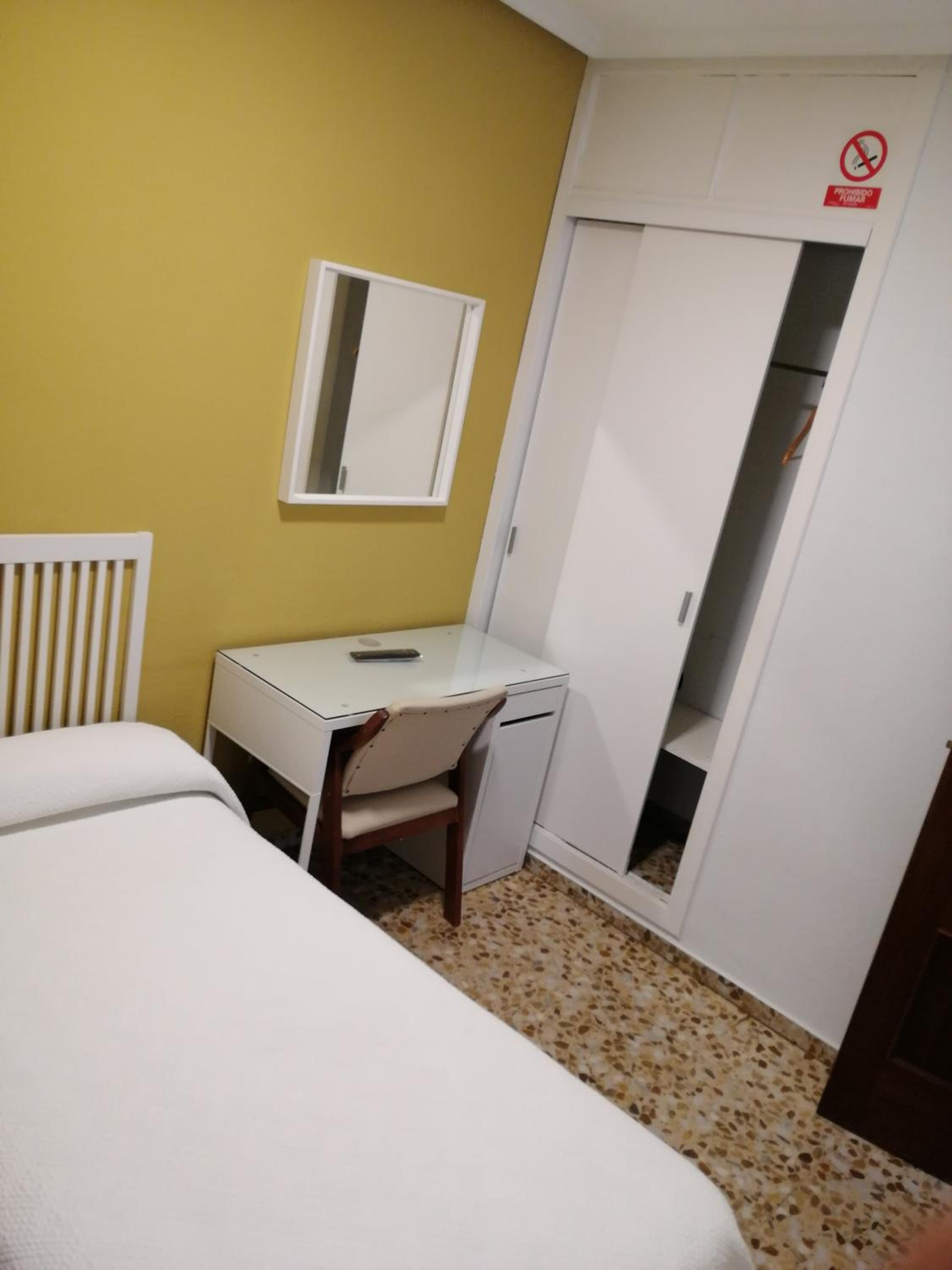 Single Room photo 3