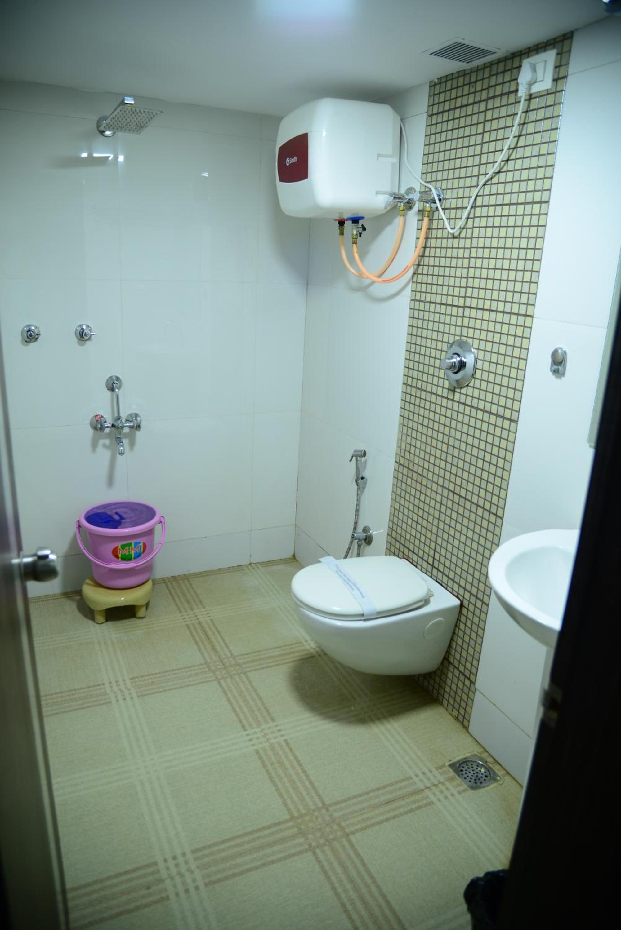 Standard Twin Room - Photo 3