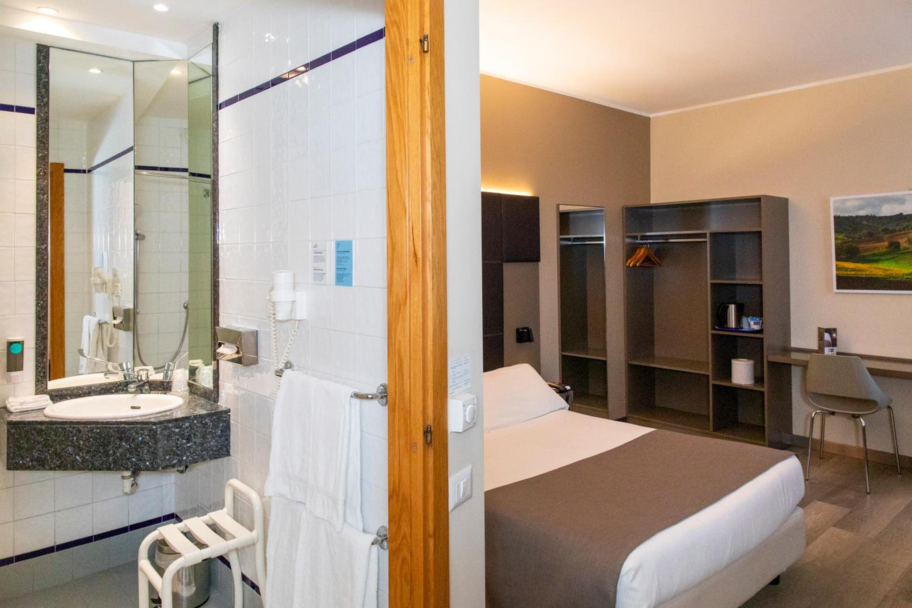 Superior Double Room - Disability Access photo 1