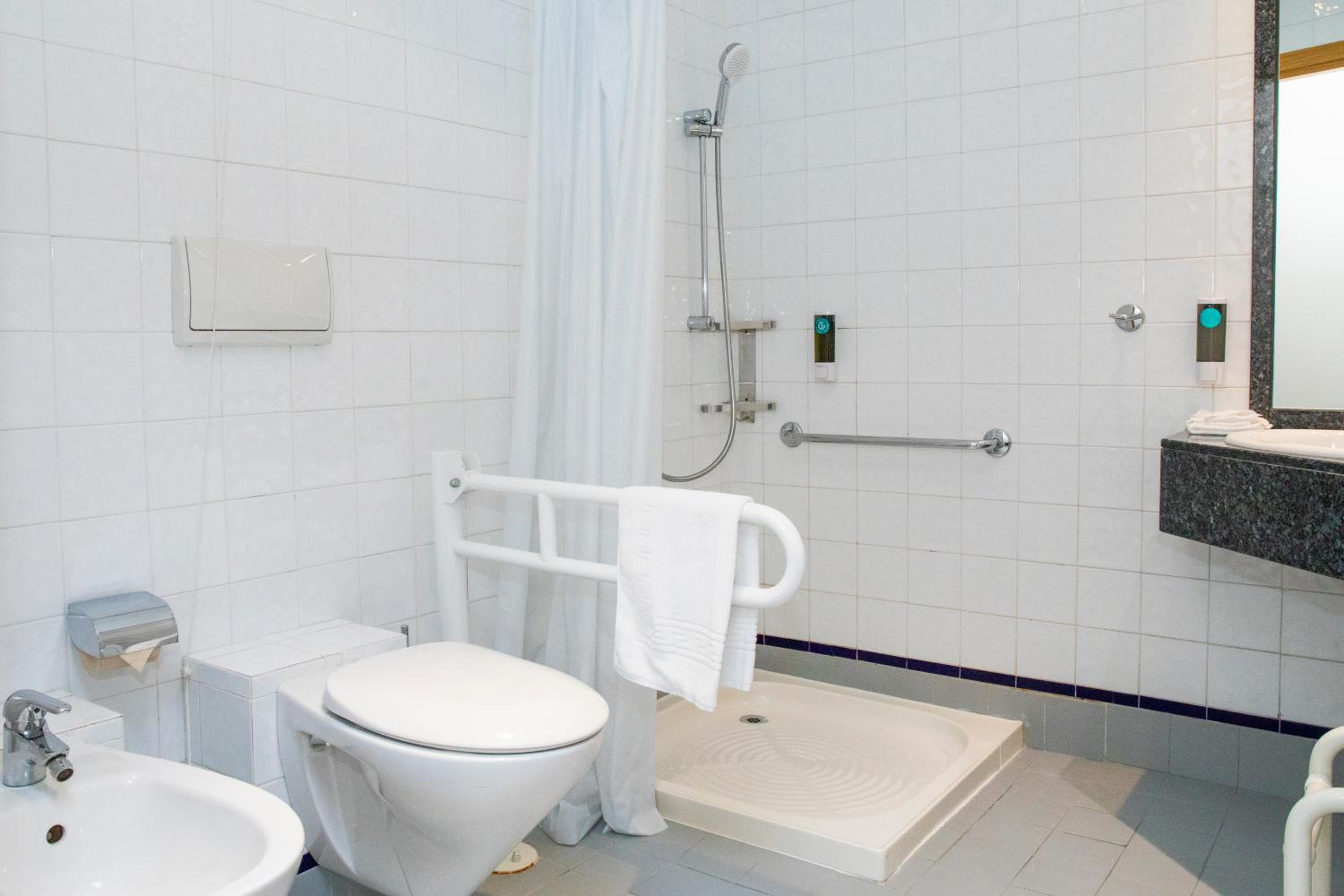 Superior Double Room - Disability Access photo 3