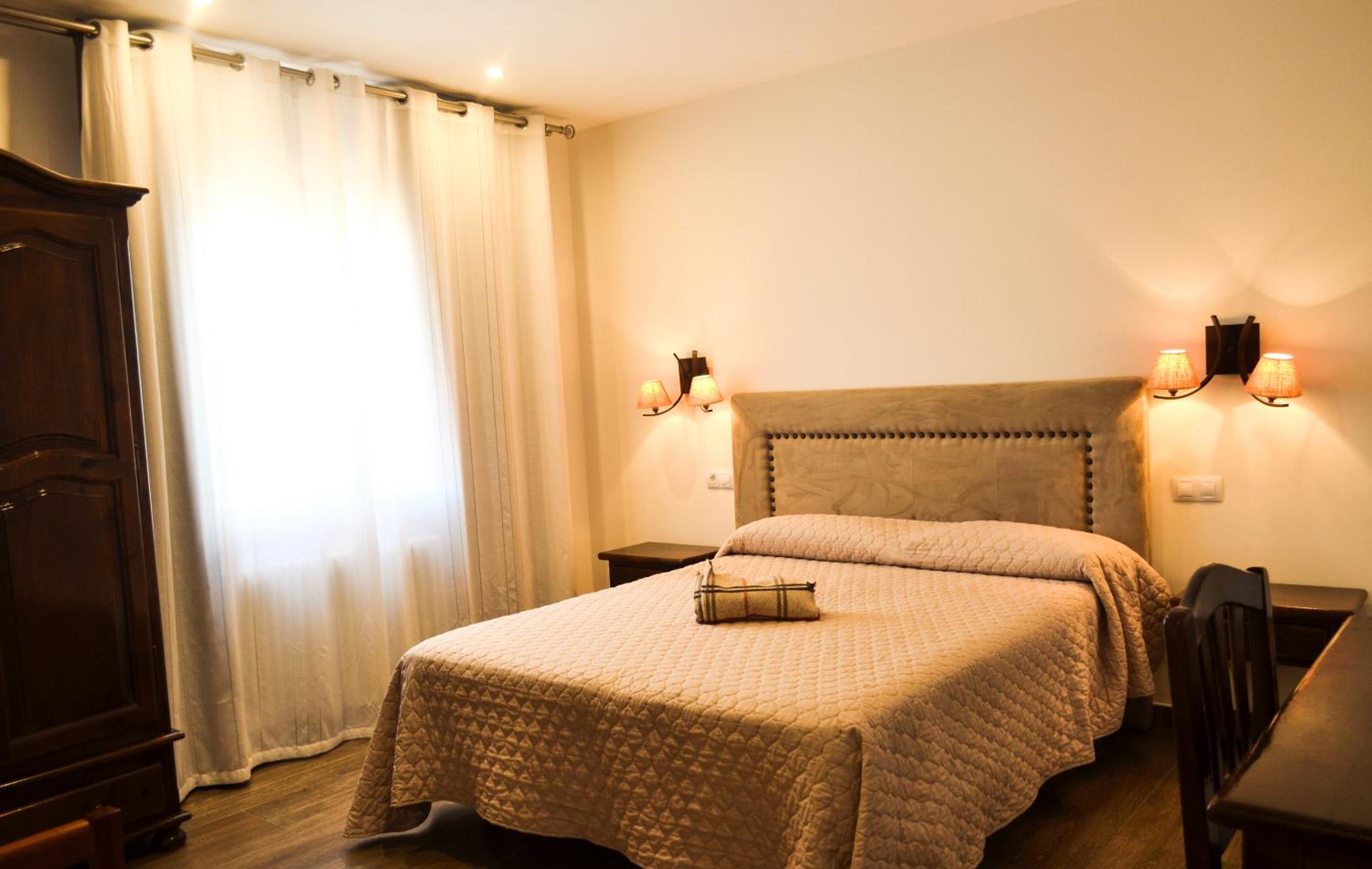 Deluxe Room - Photo 1