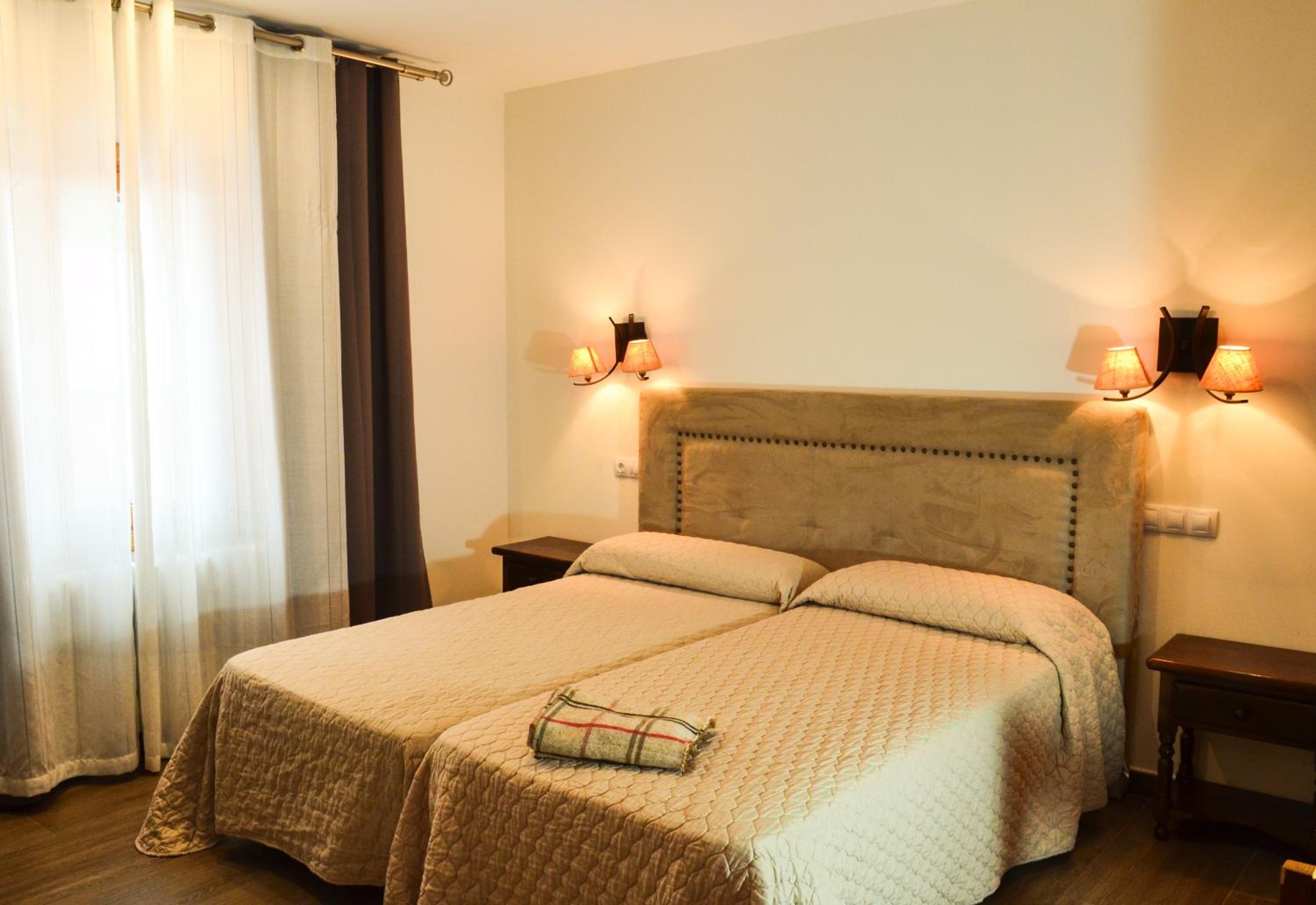 Twin Room - Photo 3