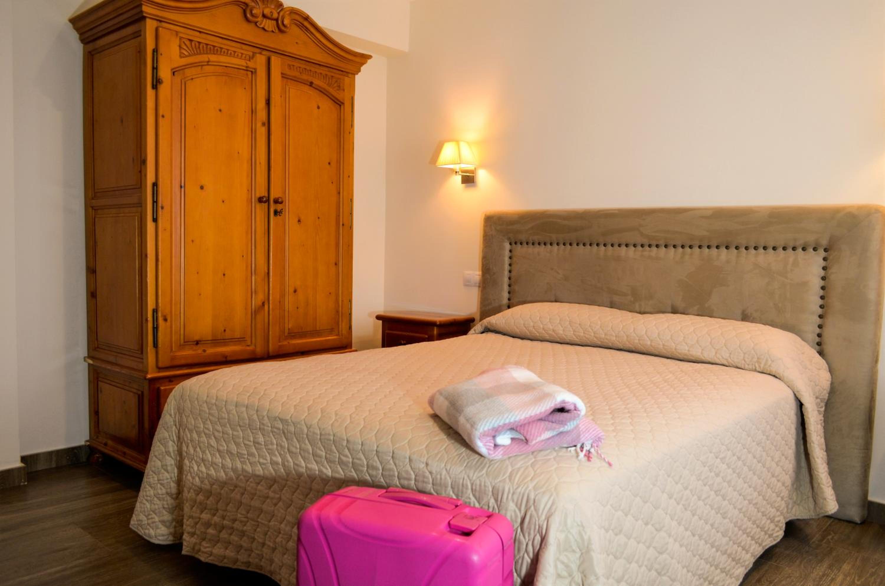 Deluxe Room - Photo 4