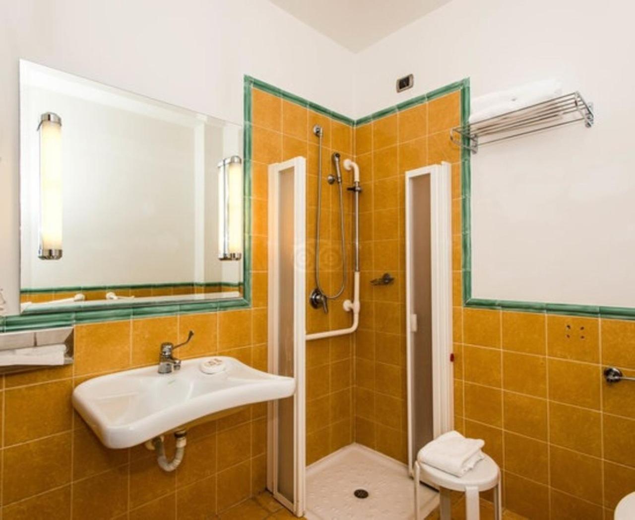 Double or Twin Room photo 2