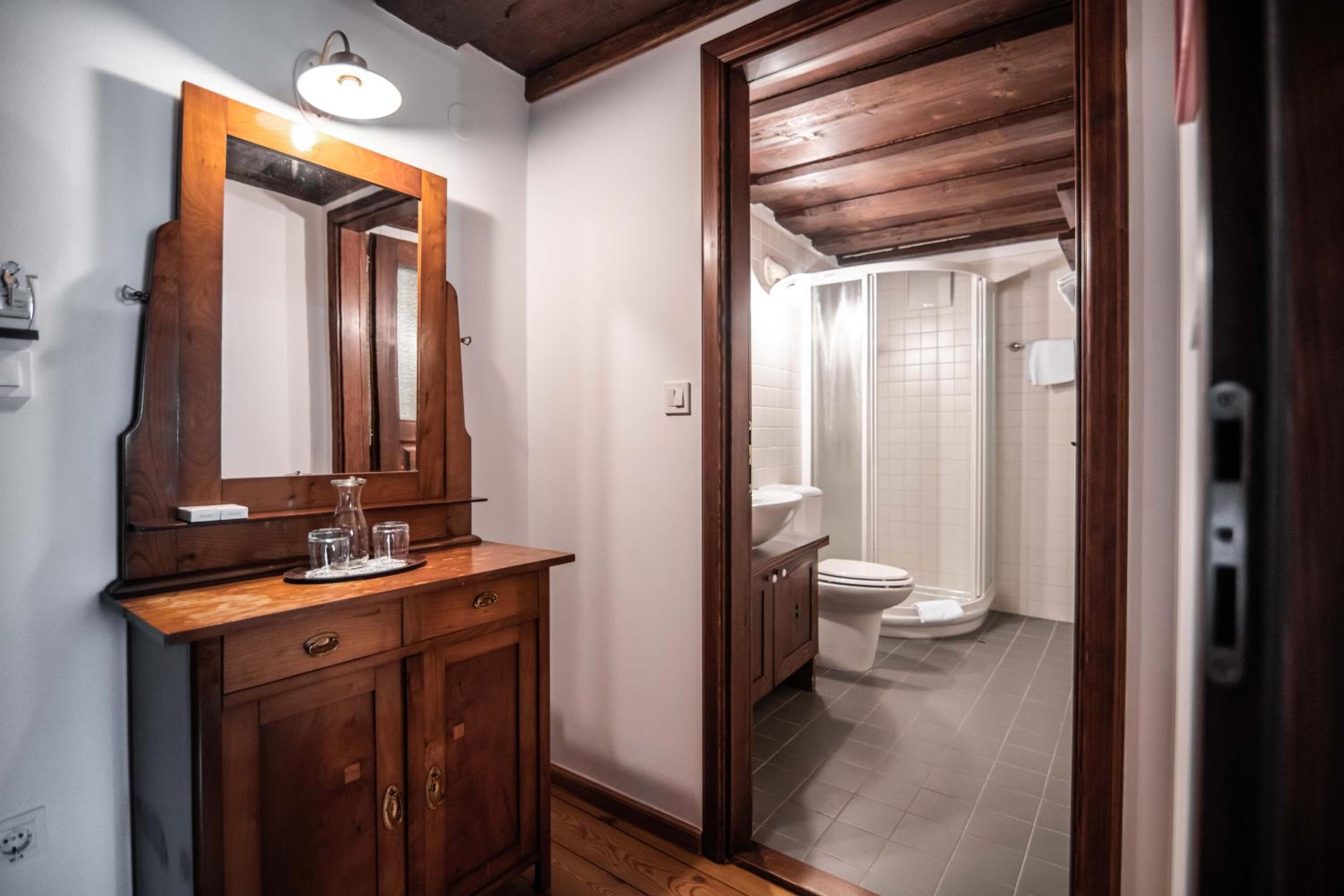 Double or Twin Room with Mountain View photo 3