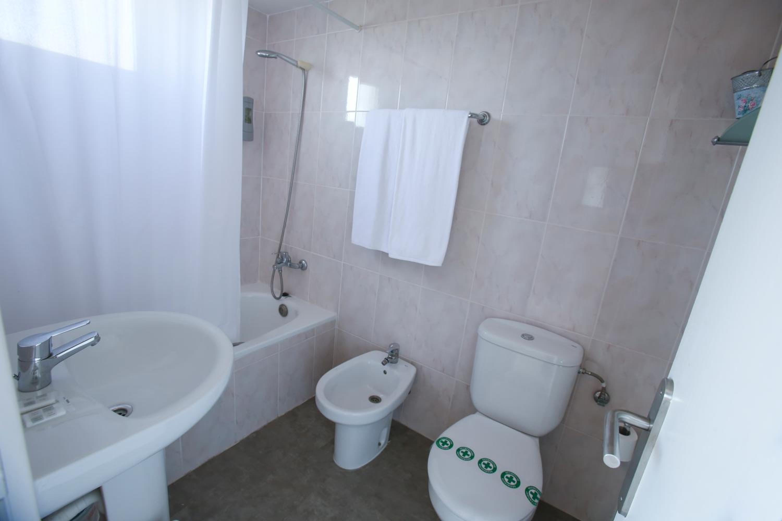 Double or Twin Room with Side Sea View photo 2
