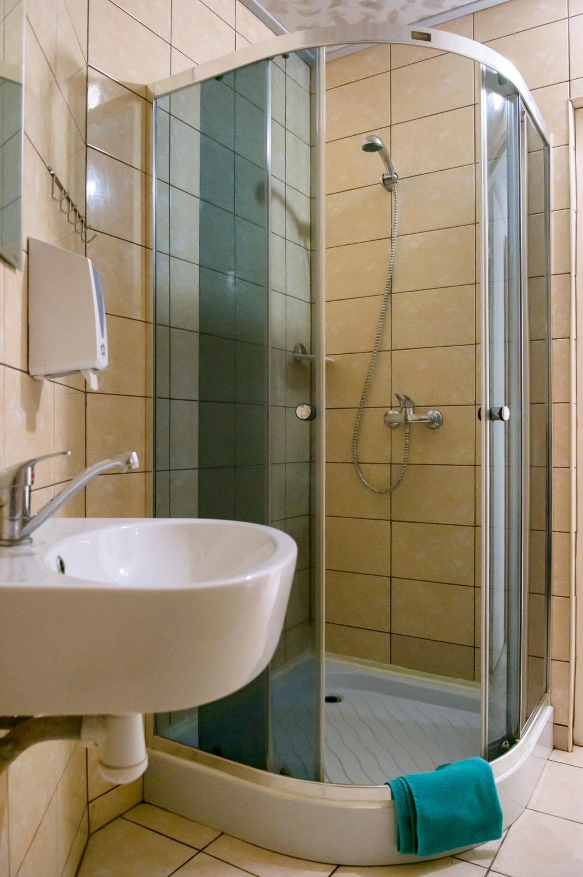 Triple Room with Bathroom - Photo 5