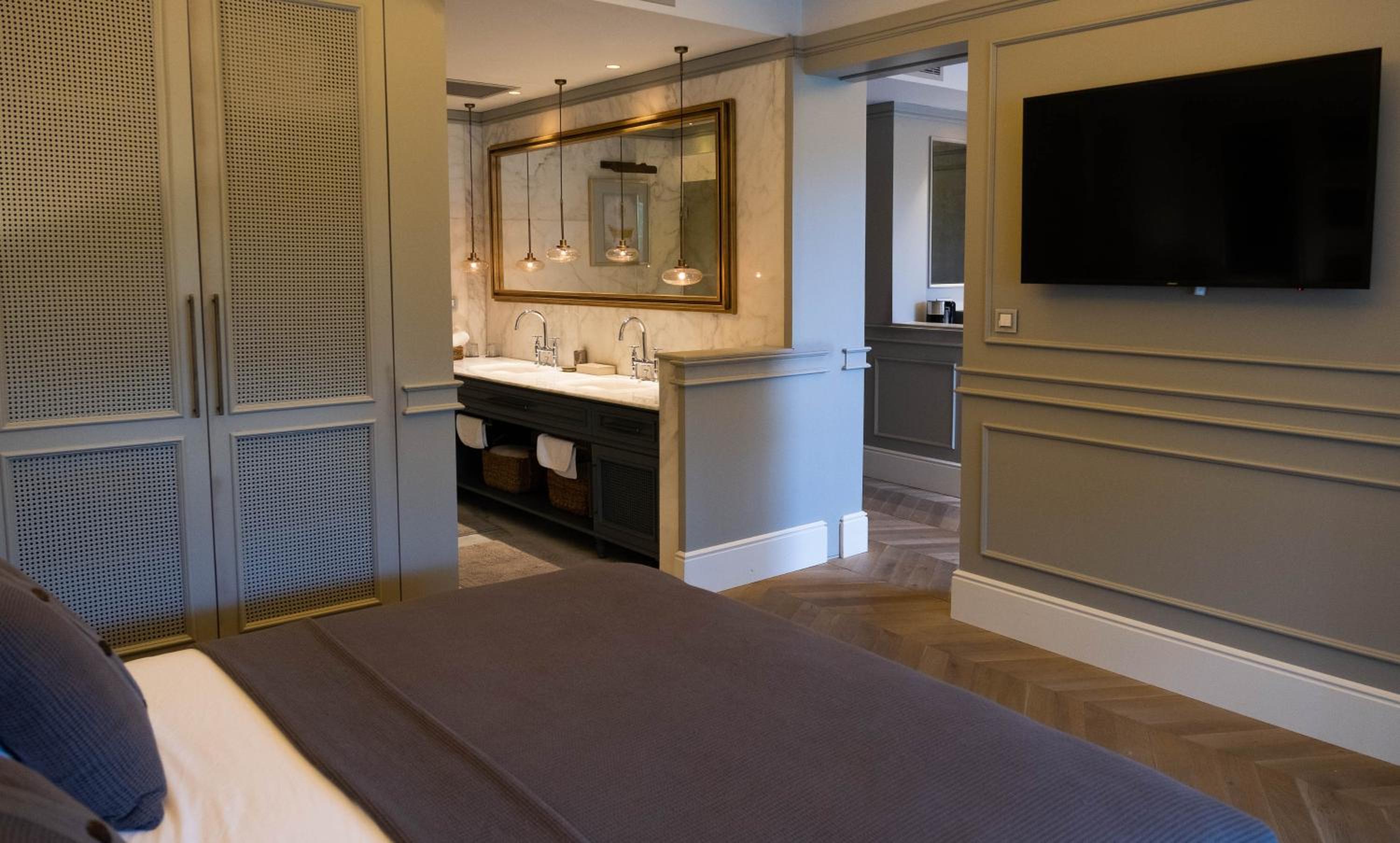 Suite with Private Pool photo 3