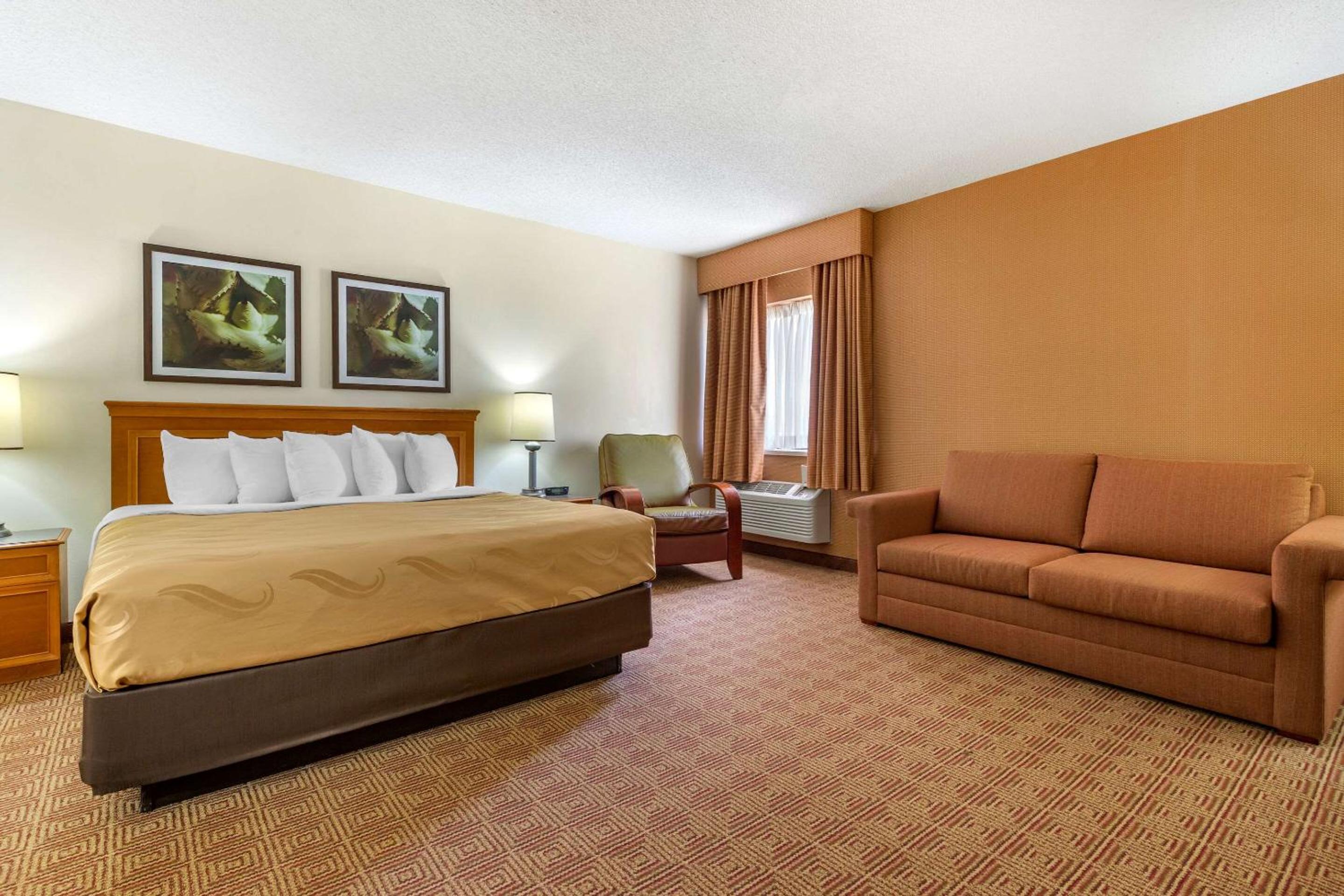King Room with Sofa Bed - Non-Smoking - Photo 1