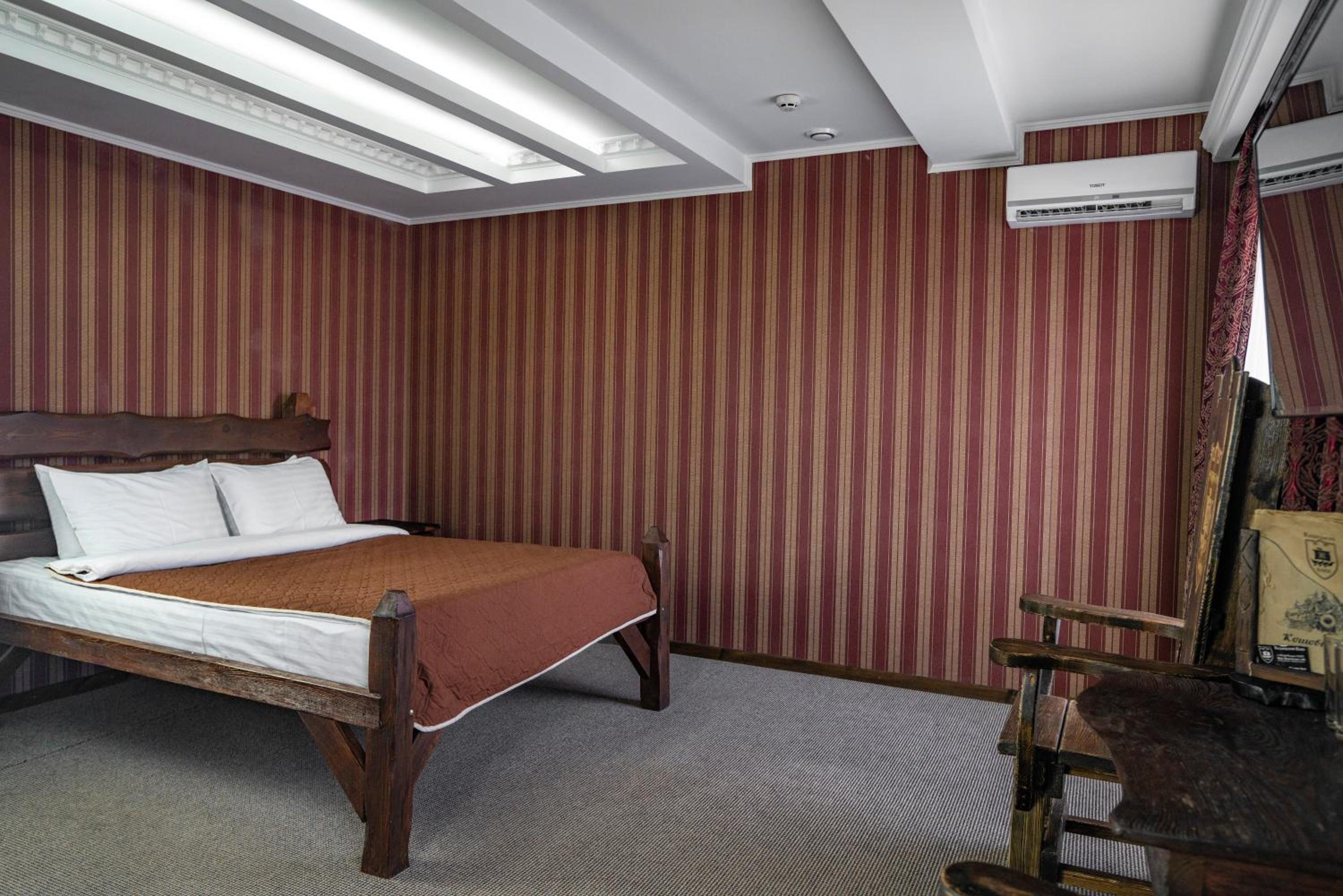 Suite with Spa Bath photo 3