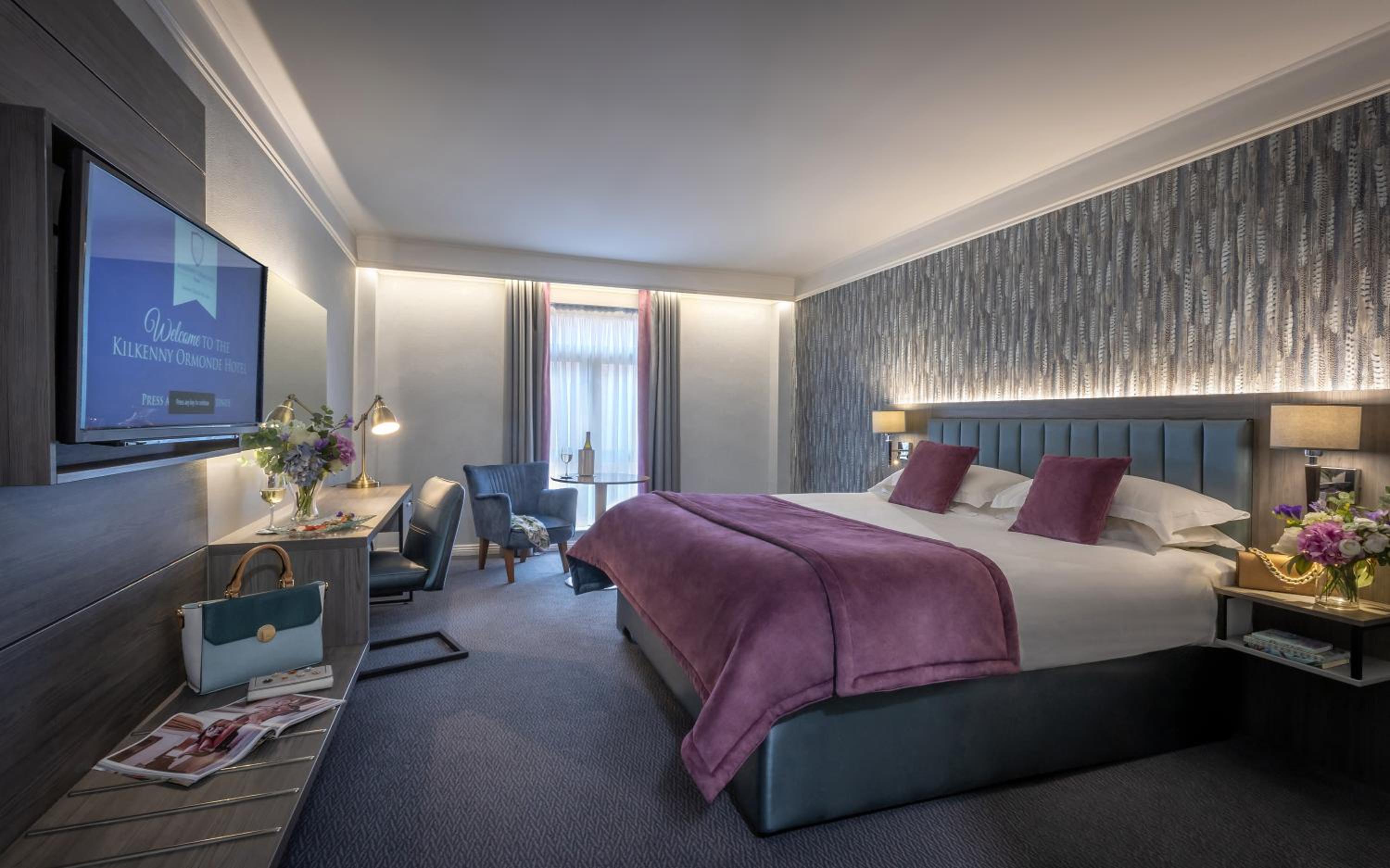Deluxe King Room - Photo 1