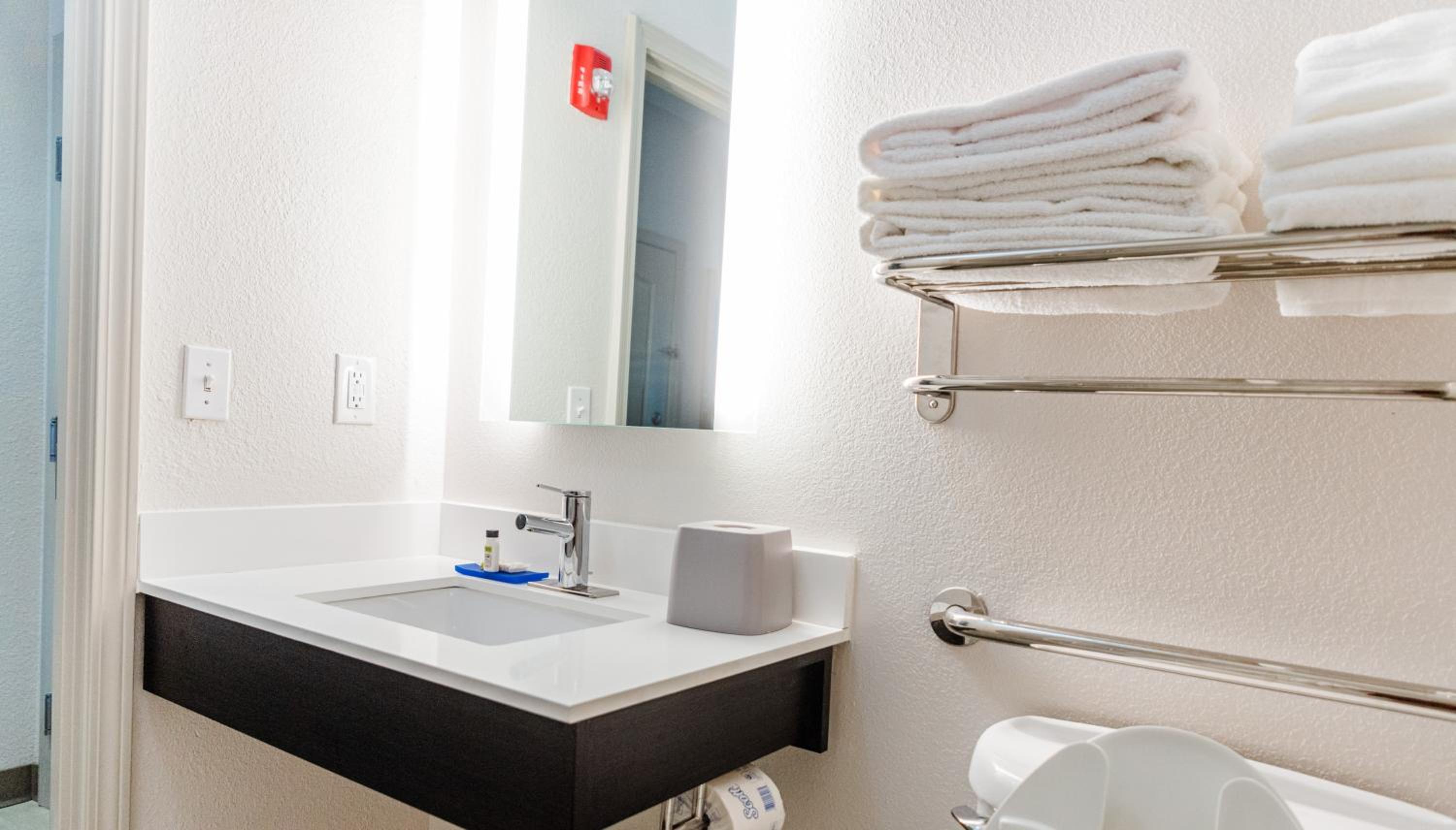 King Room - Mobility Access/Hearing Accessible - Photo 7