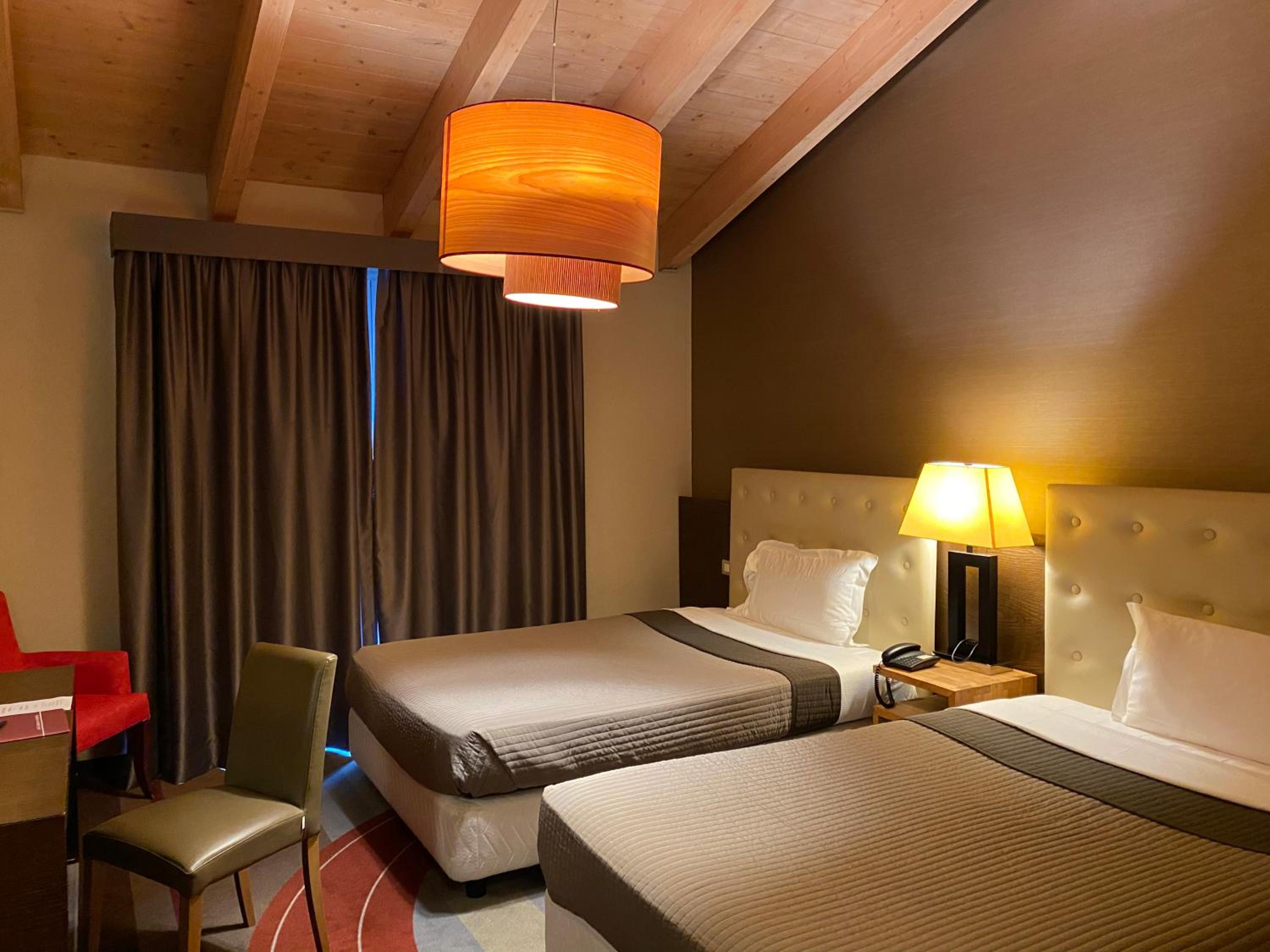 Queen Room with Two Queen Beds - Photo 3