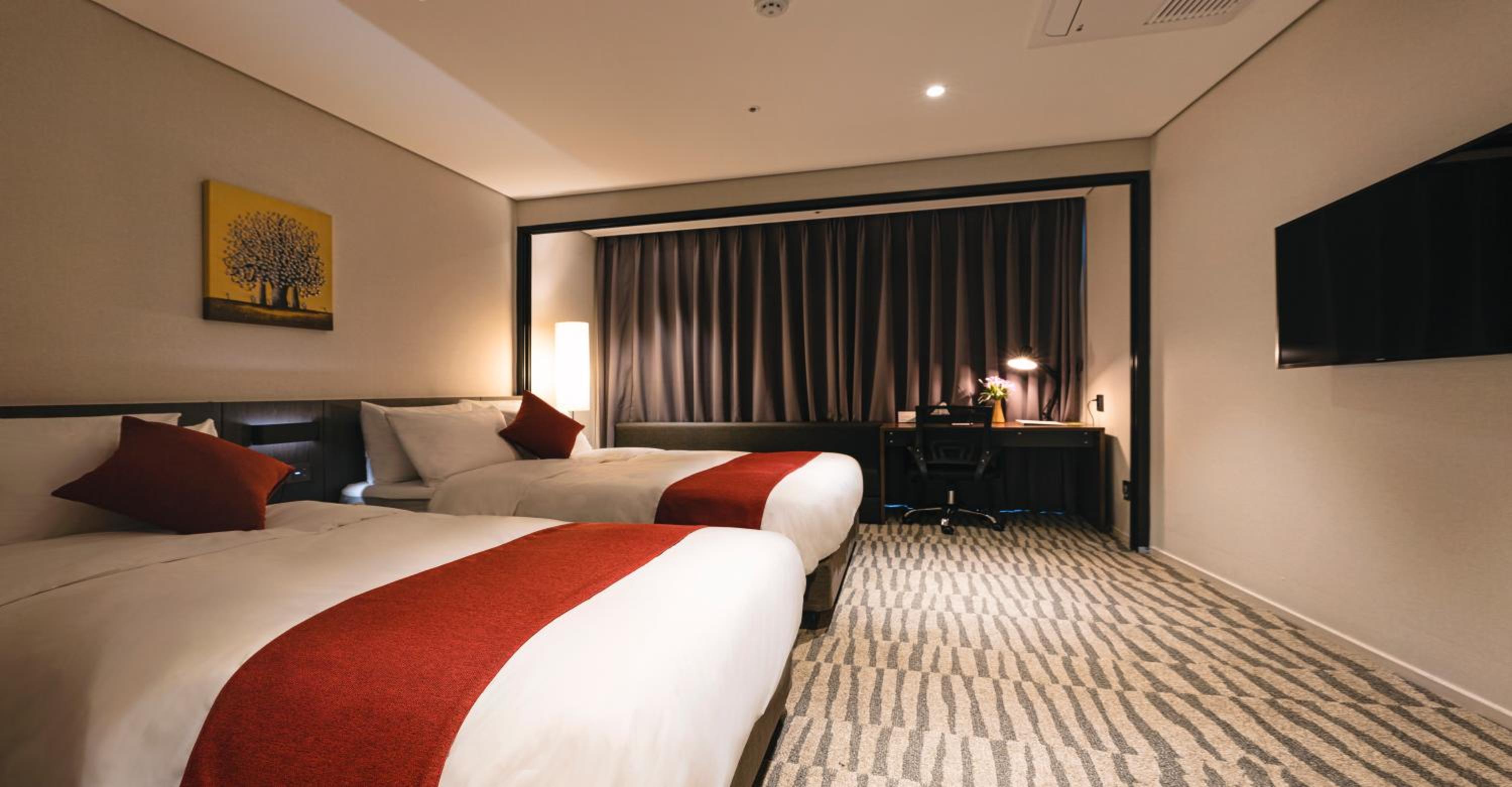 Deluxe Family Twin Room with Breakfast for 2 - Photo 1