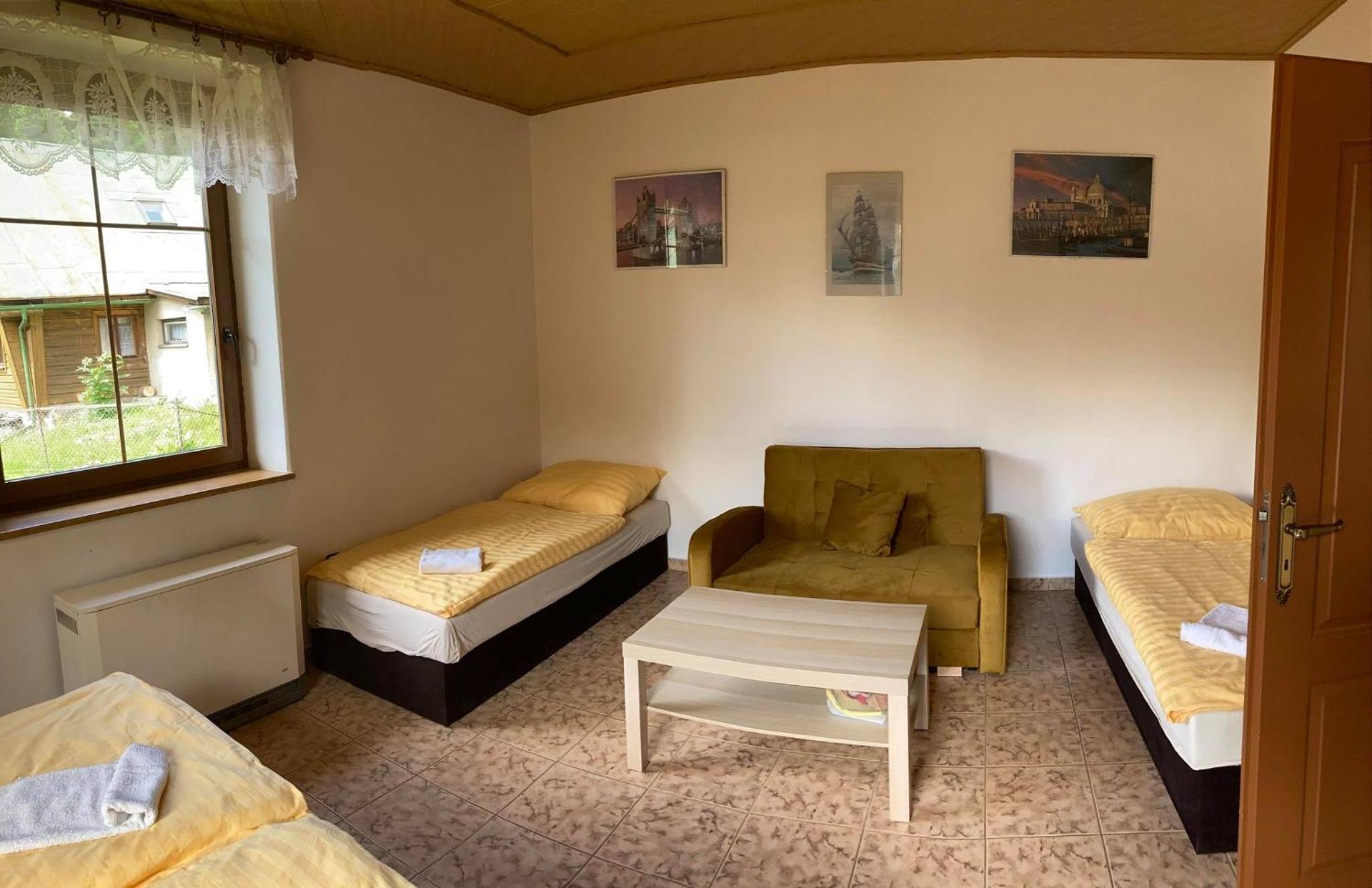 One-Bedroom Apartment photo 1