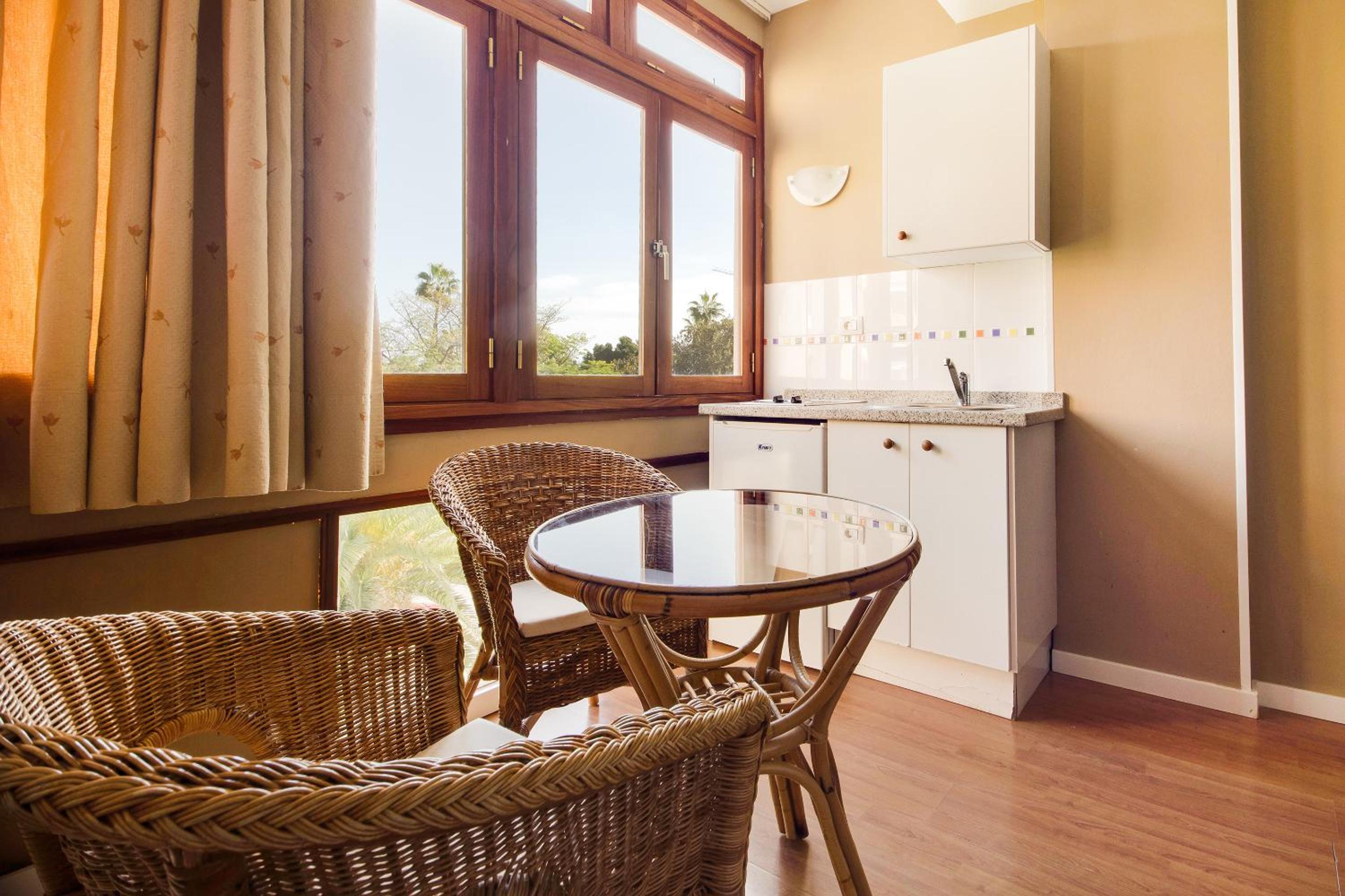 Studio Apartment with View thumbnail 6