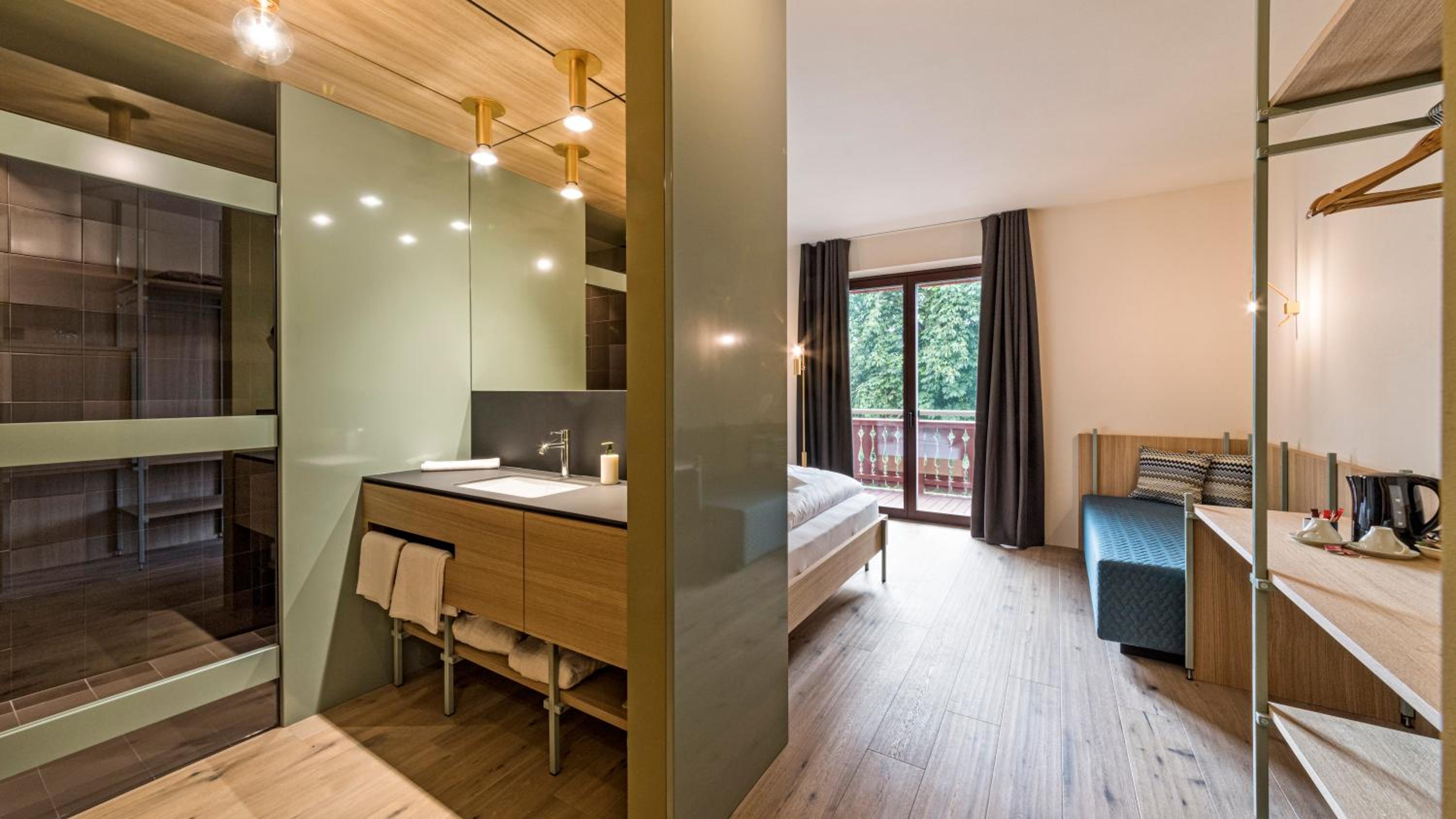 Deluxe Double Room with Extra Bed - Photo 2