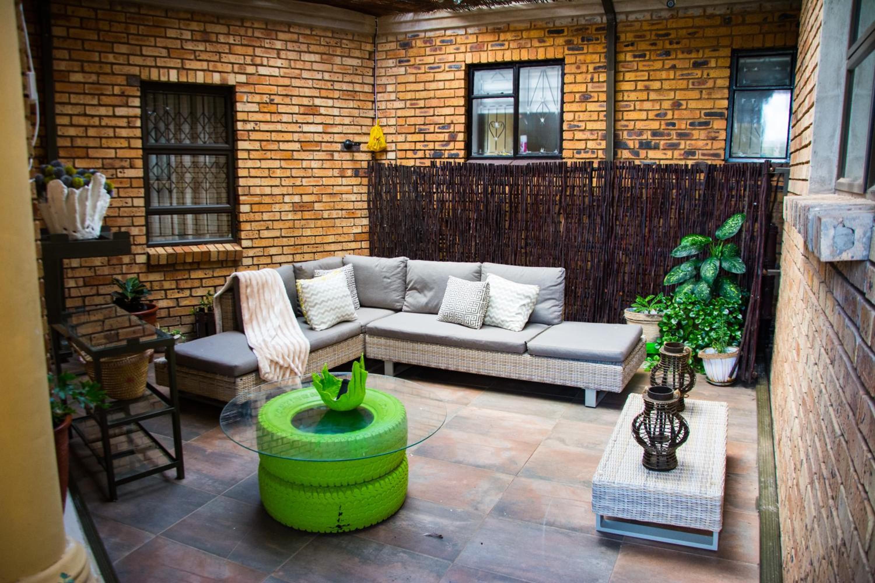Double Room with Patio - Photo 12