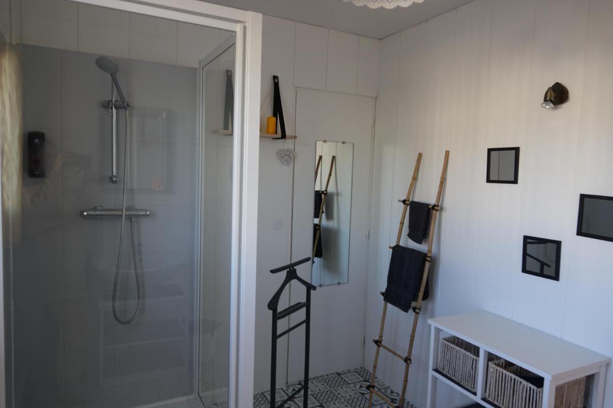 Family Room with Shower photo 3