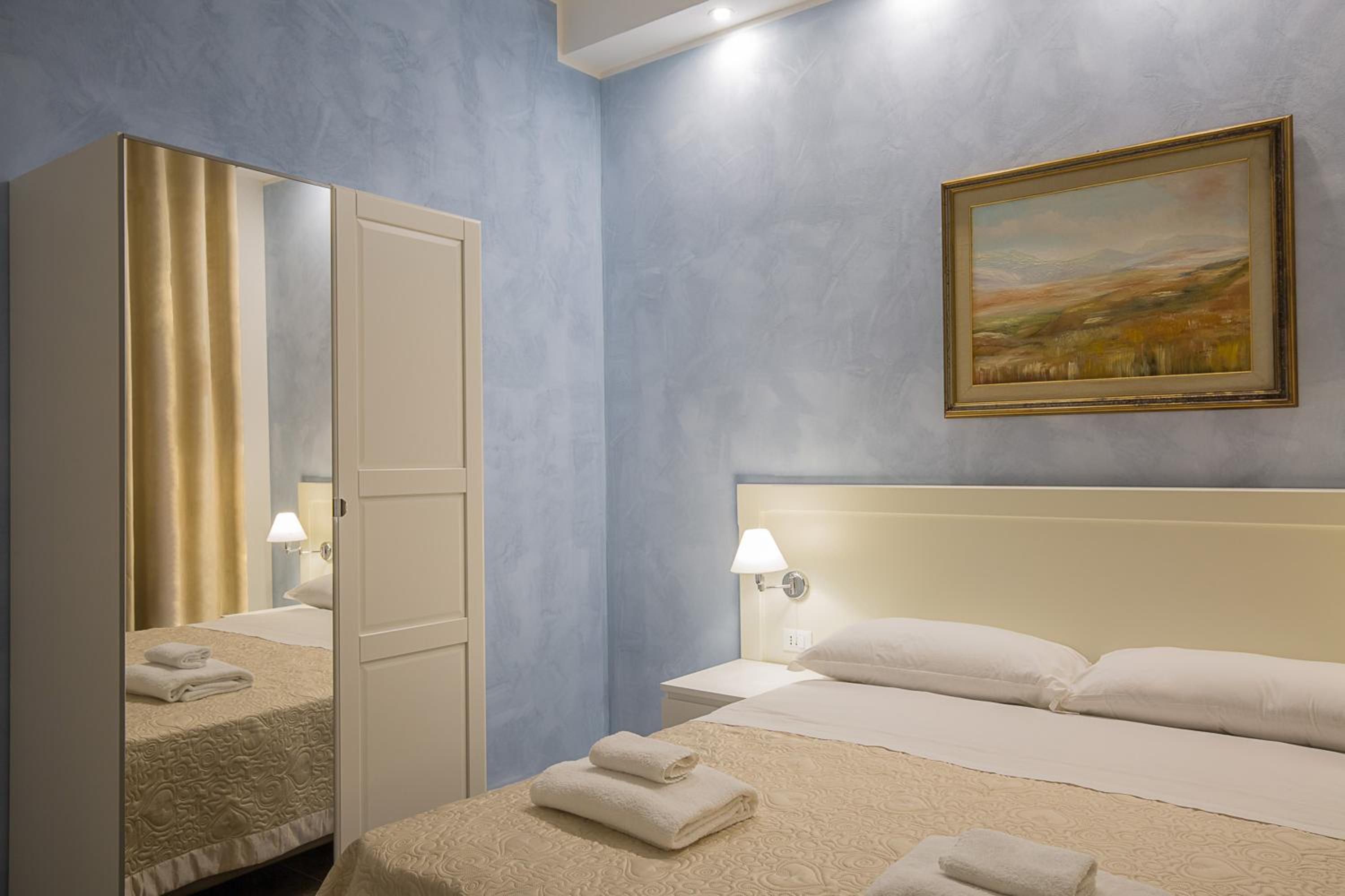 Economy Double Room with No Window photo 1