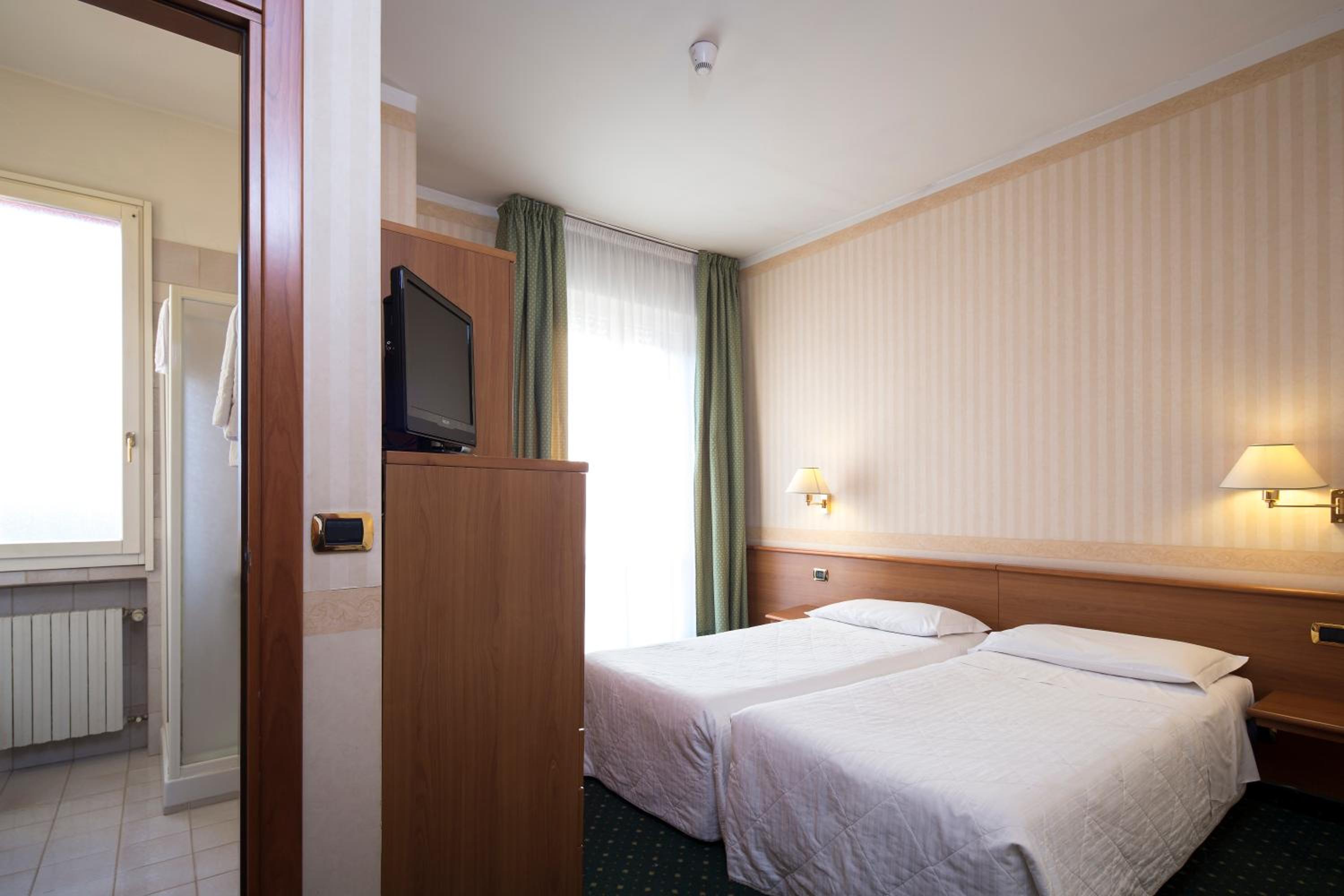 Double Or Twin Room - Photo 15