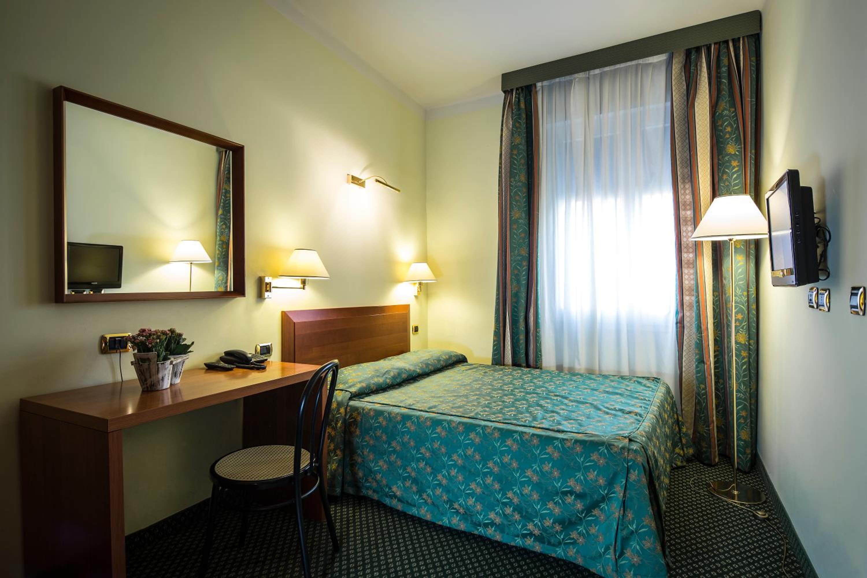 Double Or Twin Room - Photo 7