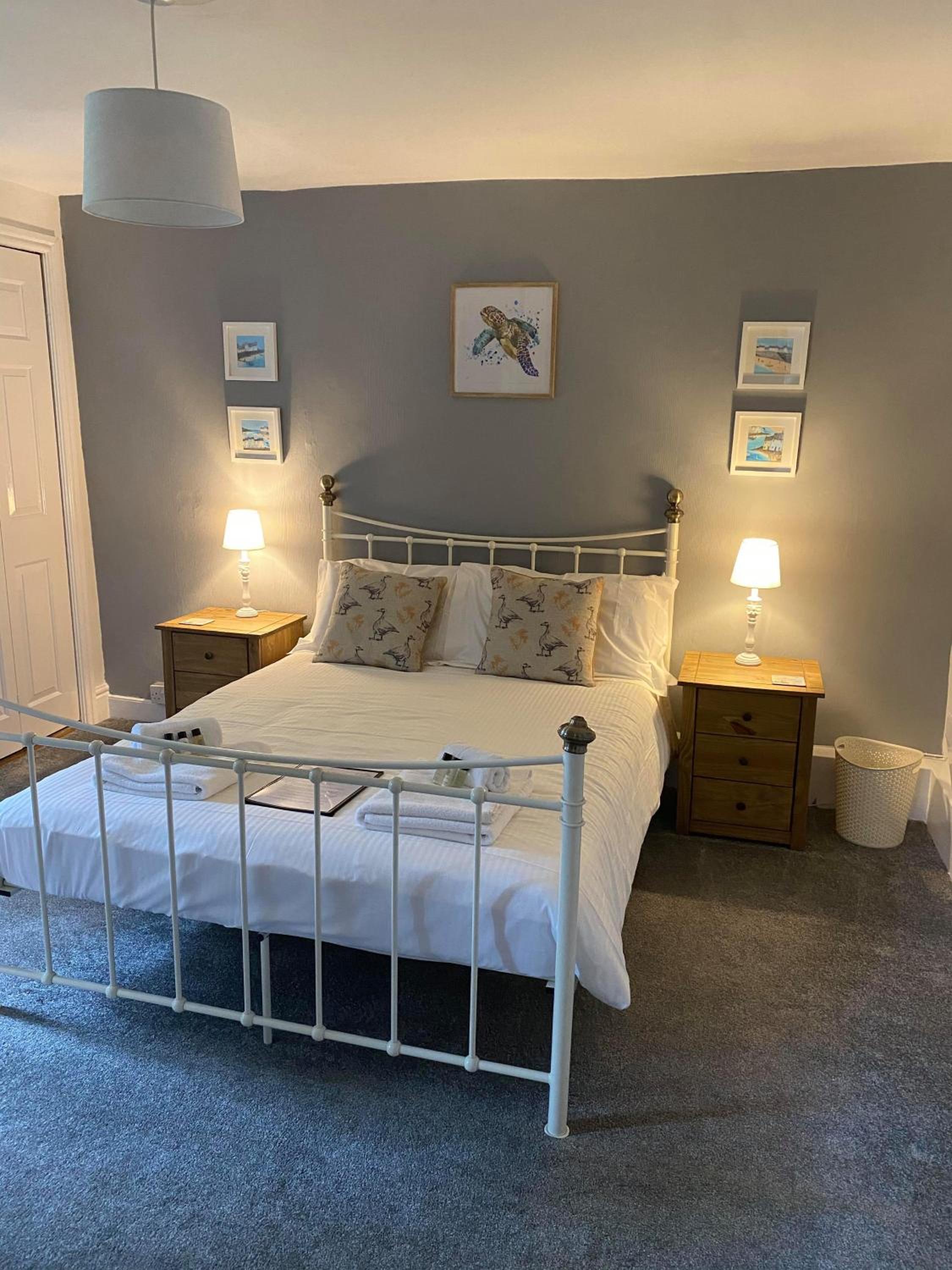 Double Room with Ensuite photo 2