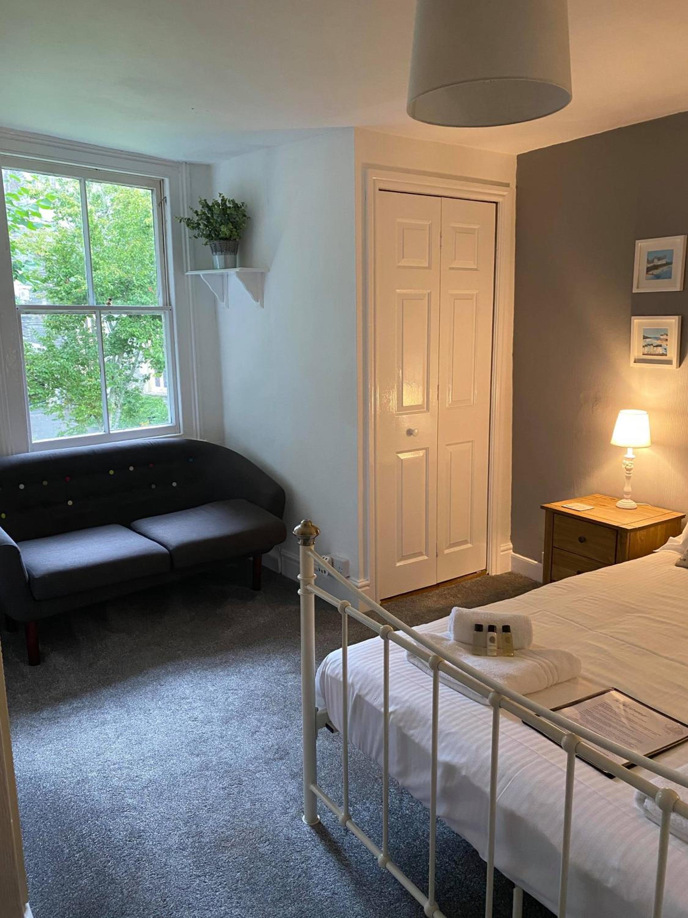 Double Room with Ensuite photo 3