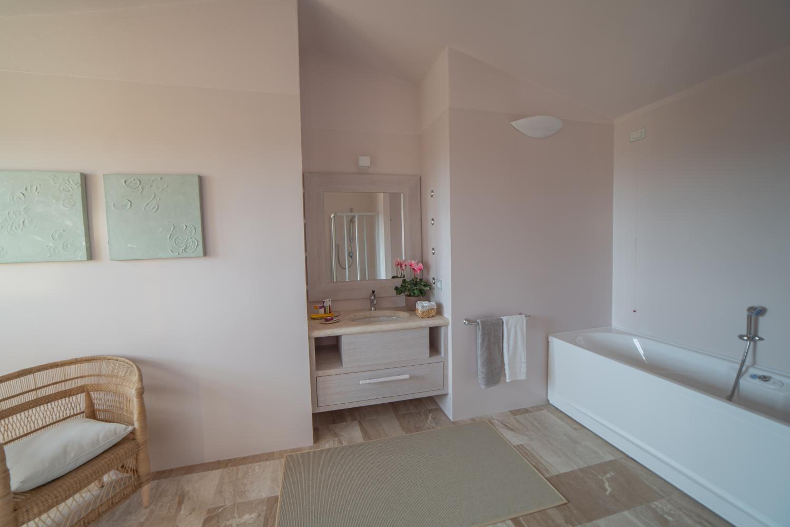 Double Room with Sea View - Photo 17