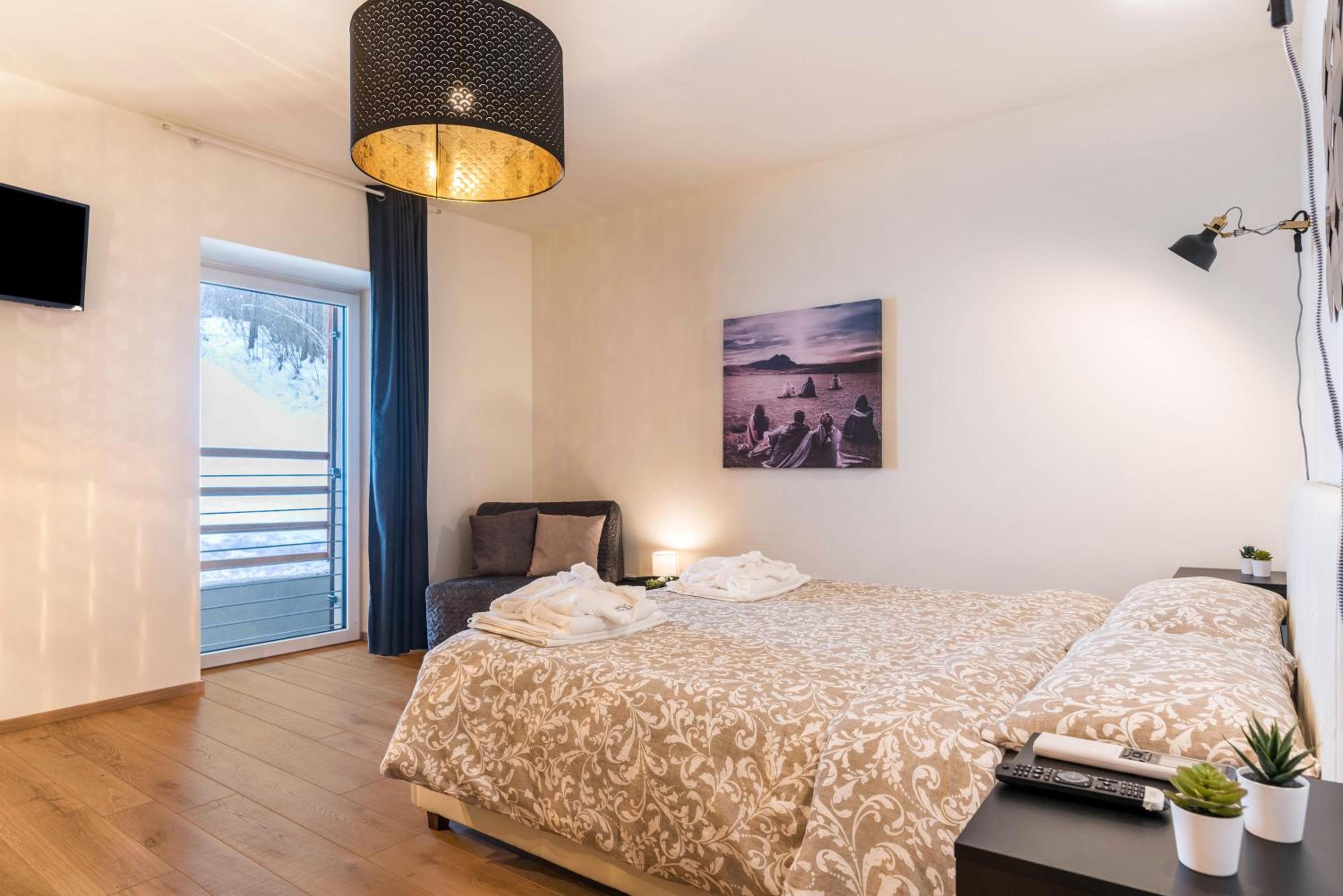 Superior One-Bedroom Apartment with Balcony - Photo 11