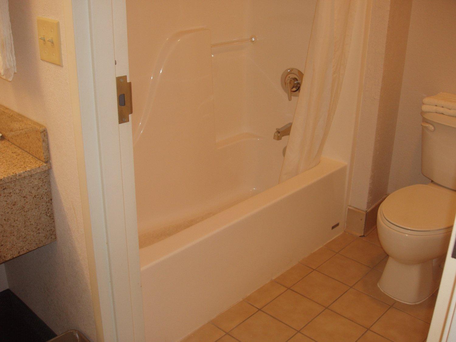 King Room - Non-Smoking - Photo 4