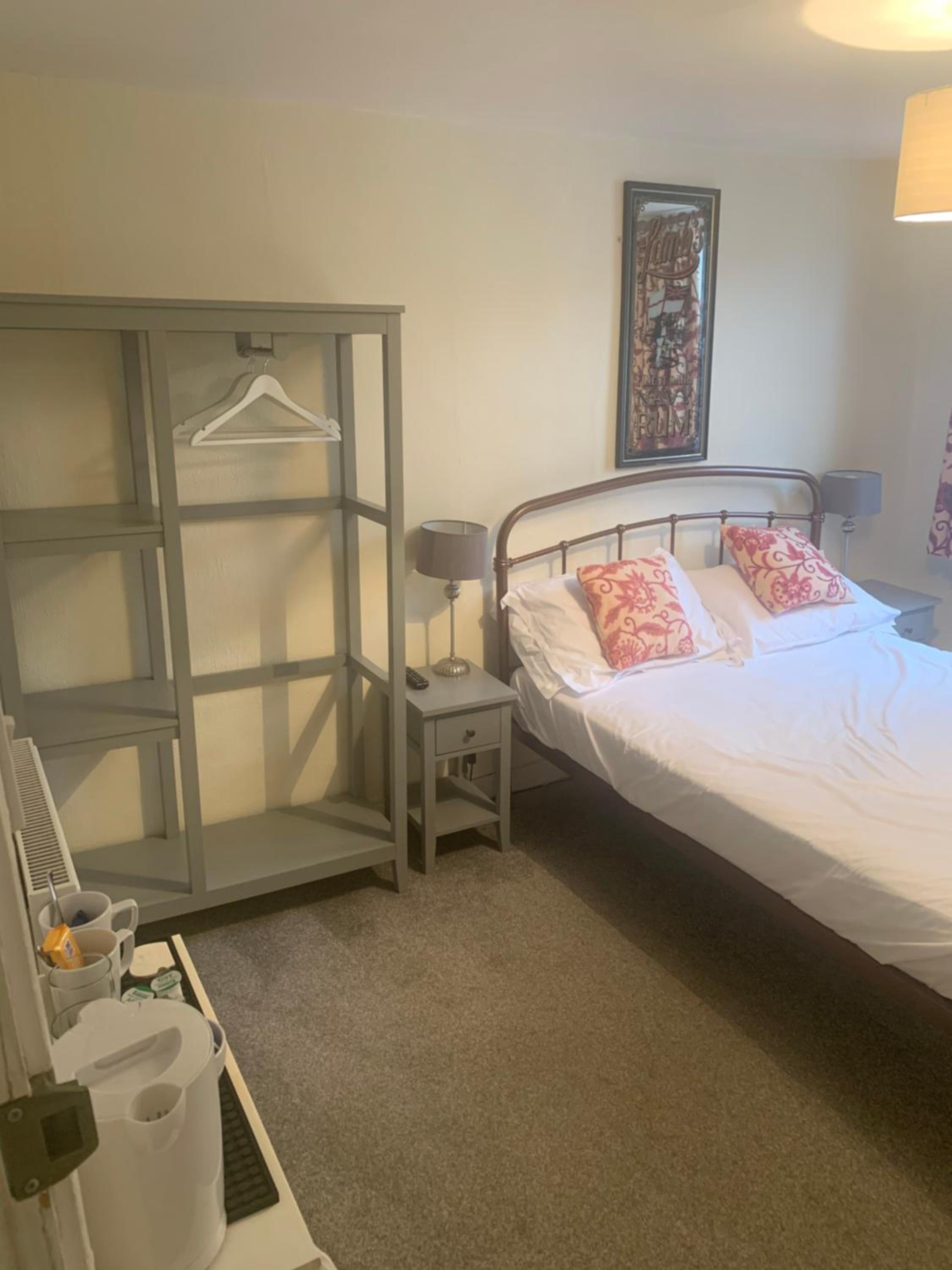 Double Room with Ensuite photo 2