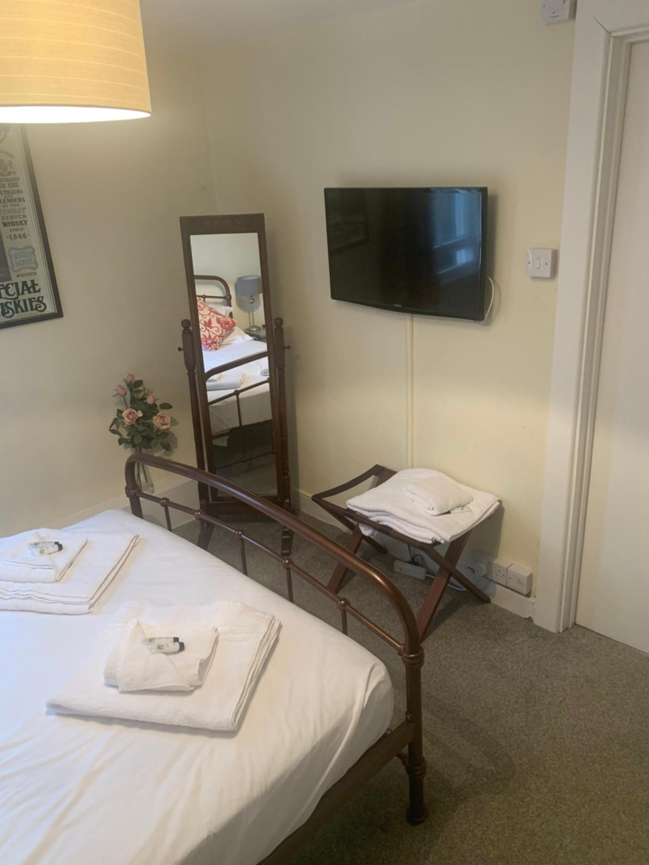 Double Room with Ensuite photo 3