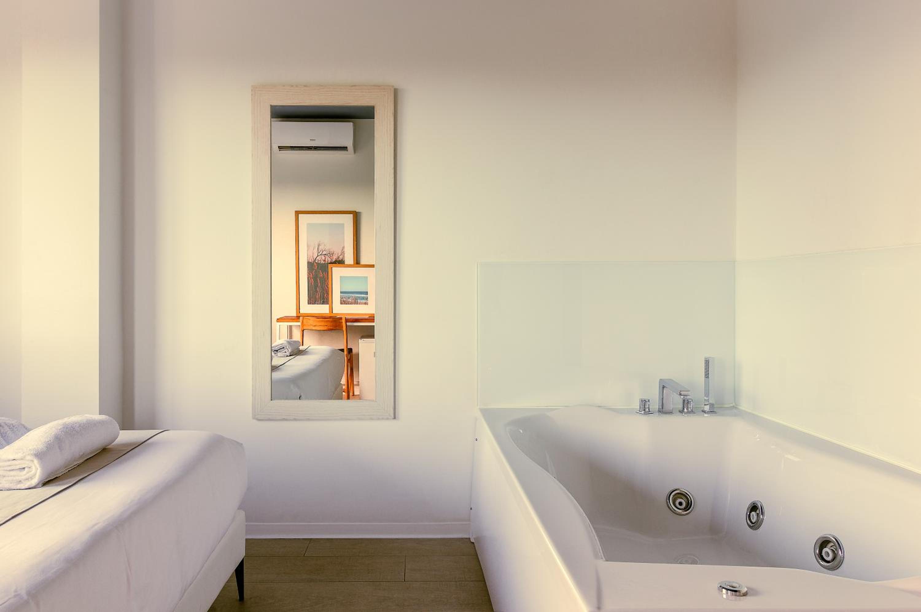 Deluxe Double Room with Spa Bath  - Photo 15