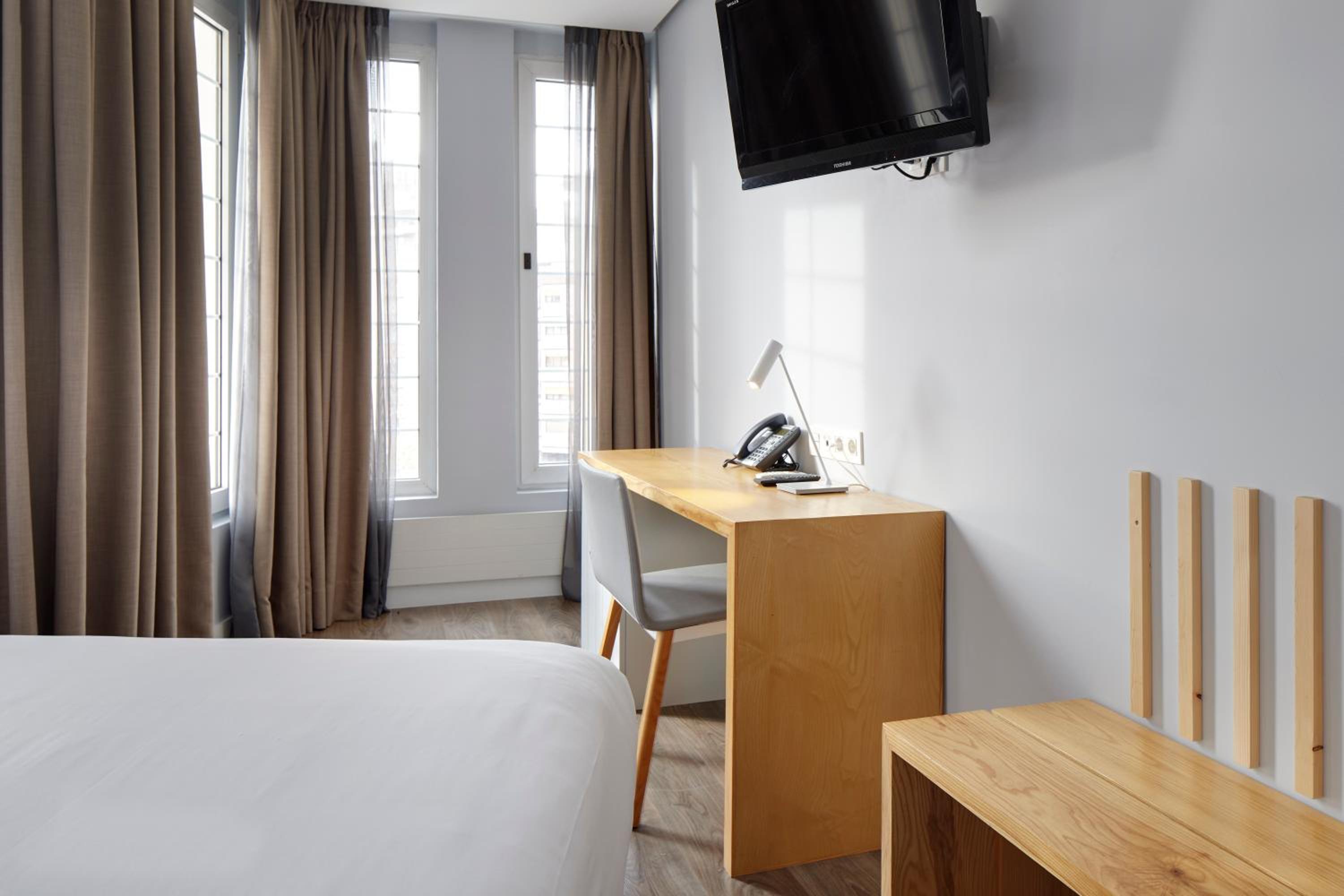 Double Room with Extra Bed - Photo 1
