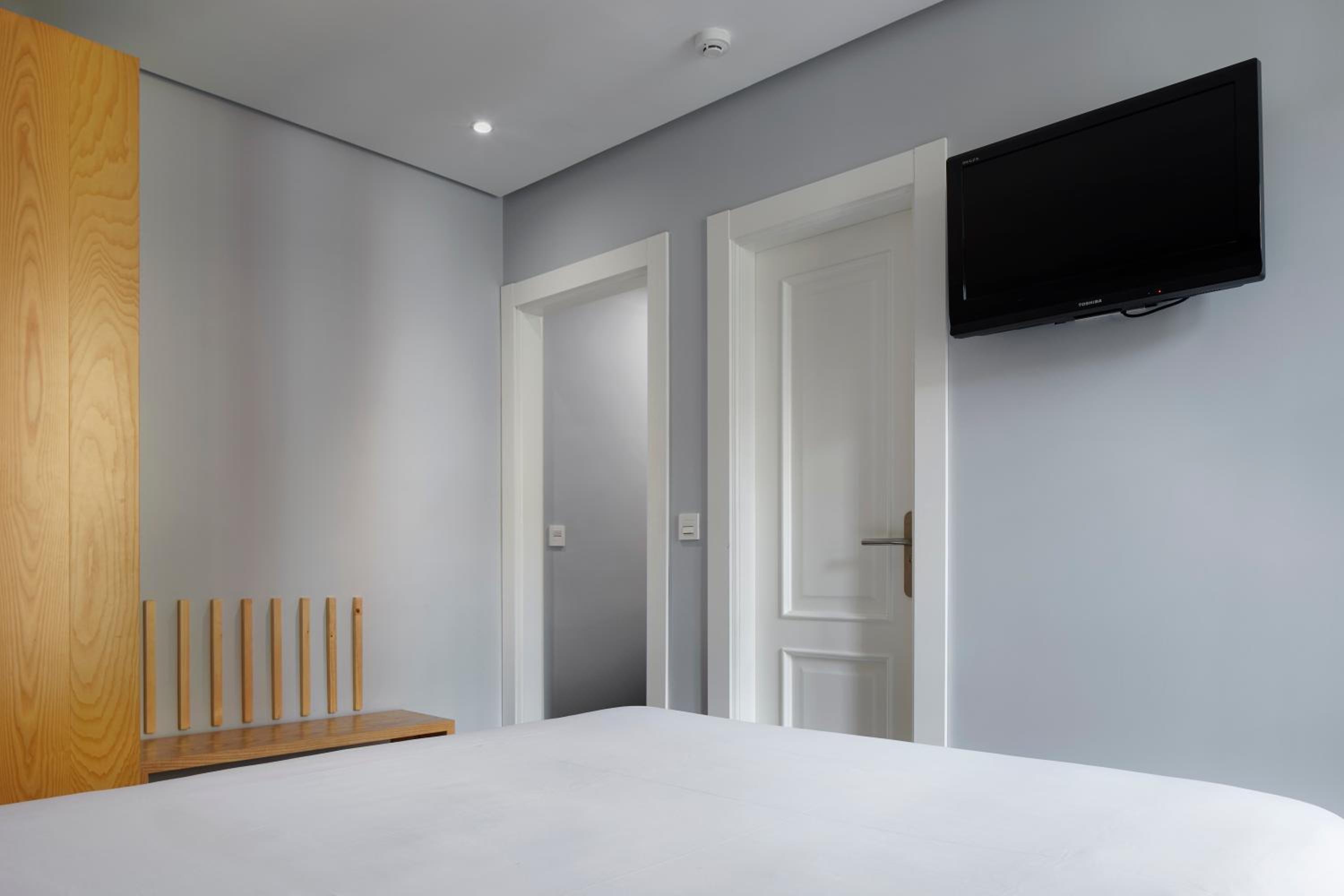 Double or Twin Room - Photo 4