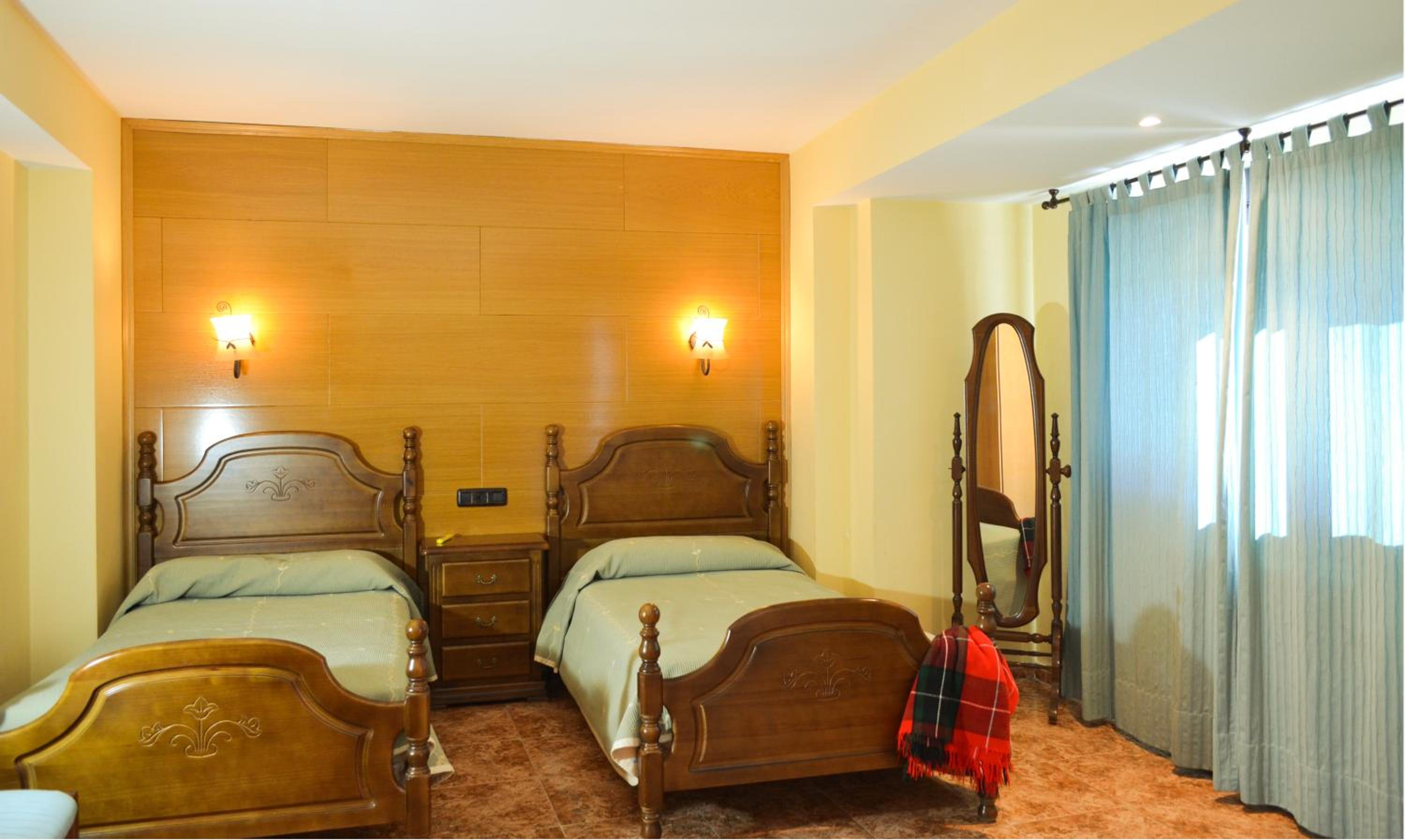 Twin Room - Photo 1