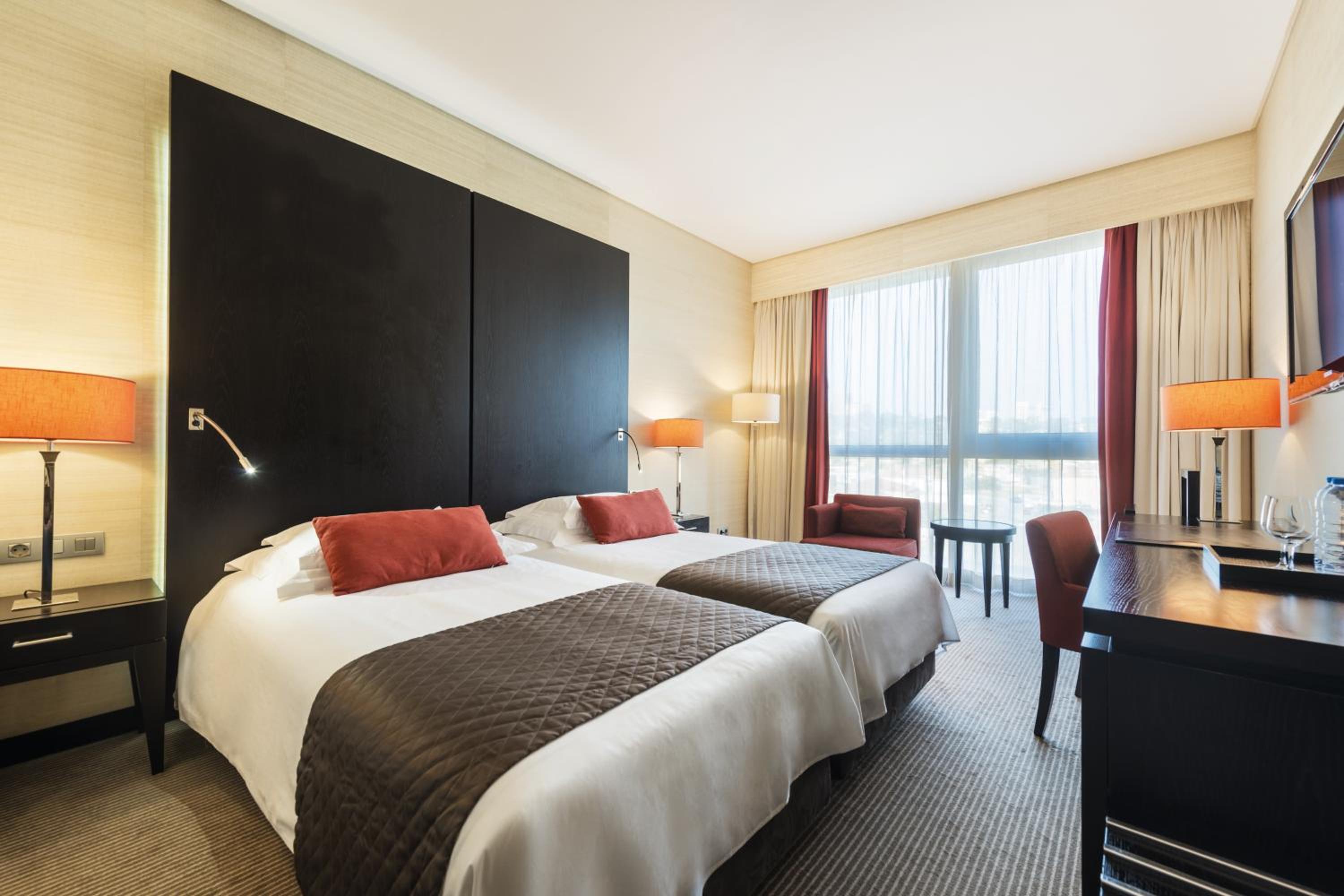 Twin Room with City View
