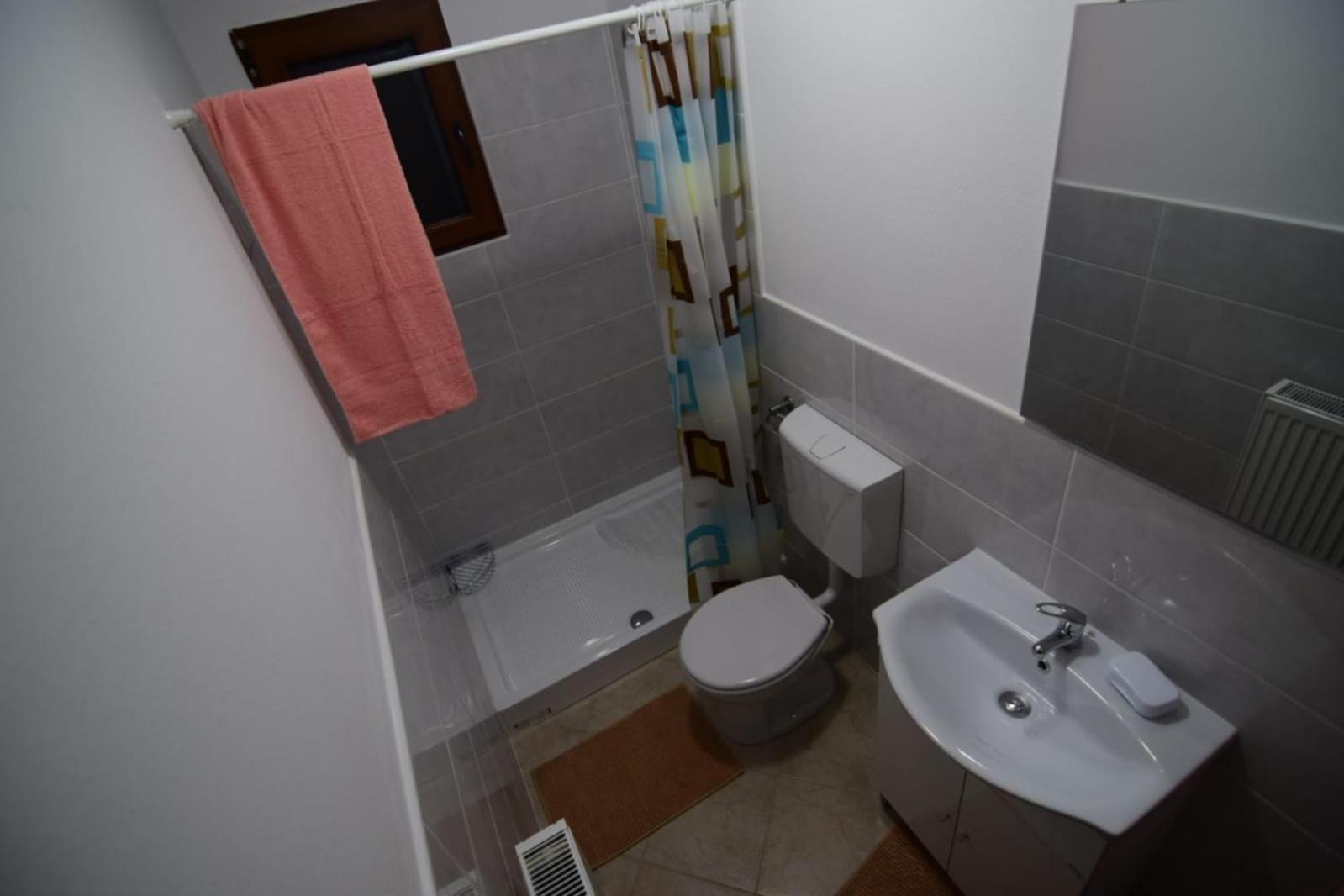 Double Room with Private Bathroom - Photo 5