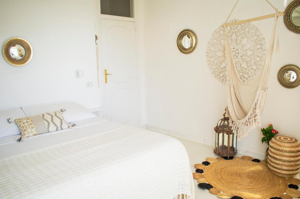 Double Room with Balcony and Sea View - Photo 4