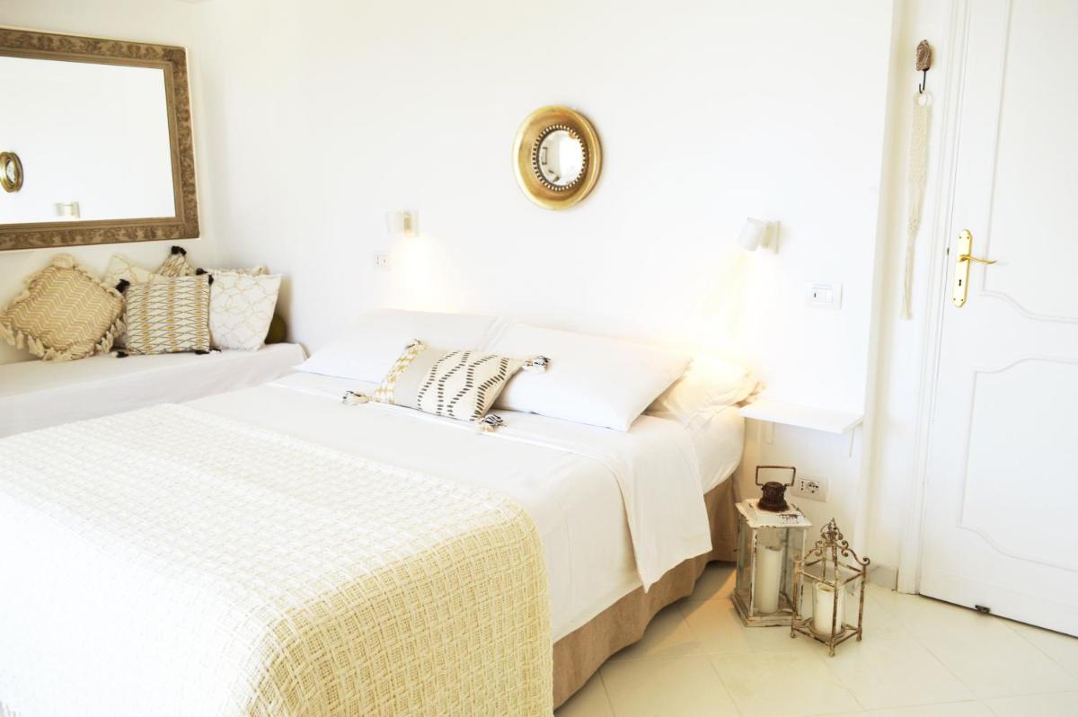 Double Room with Balcony and Sea View - Photo 5